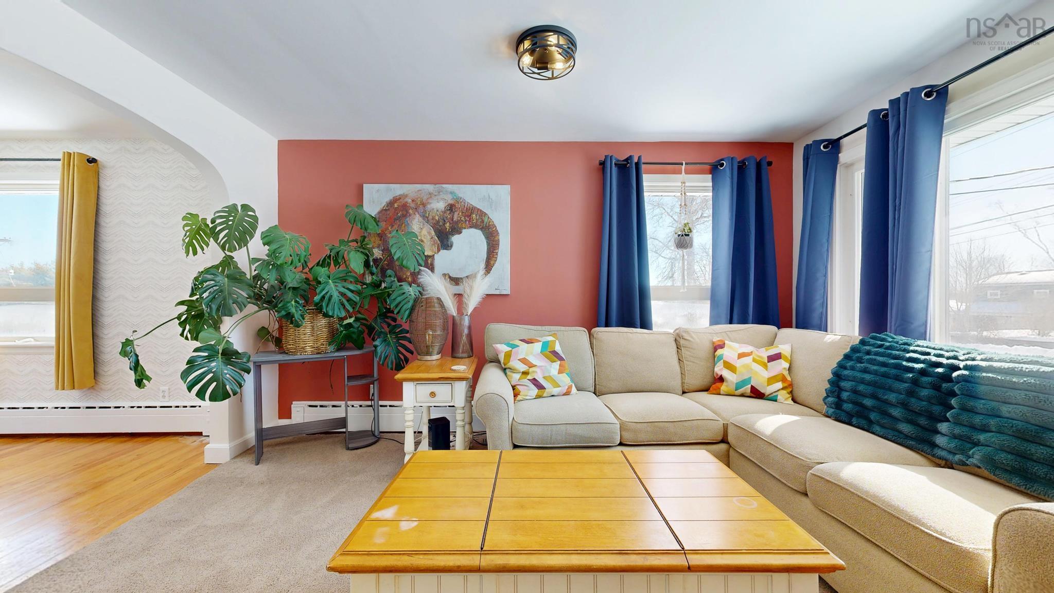 $499,500.00: 168 Broad Street, Lunenburg