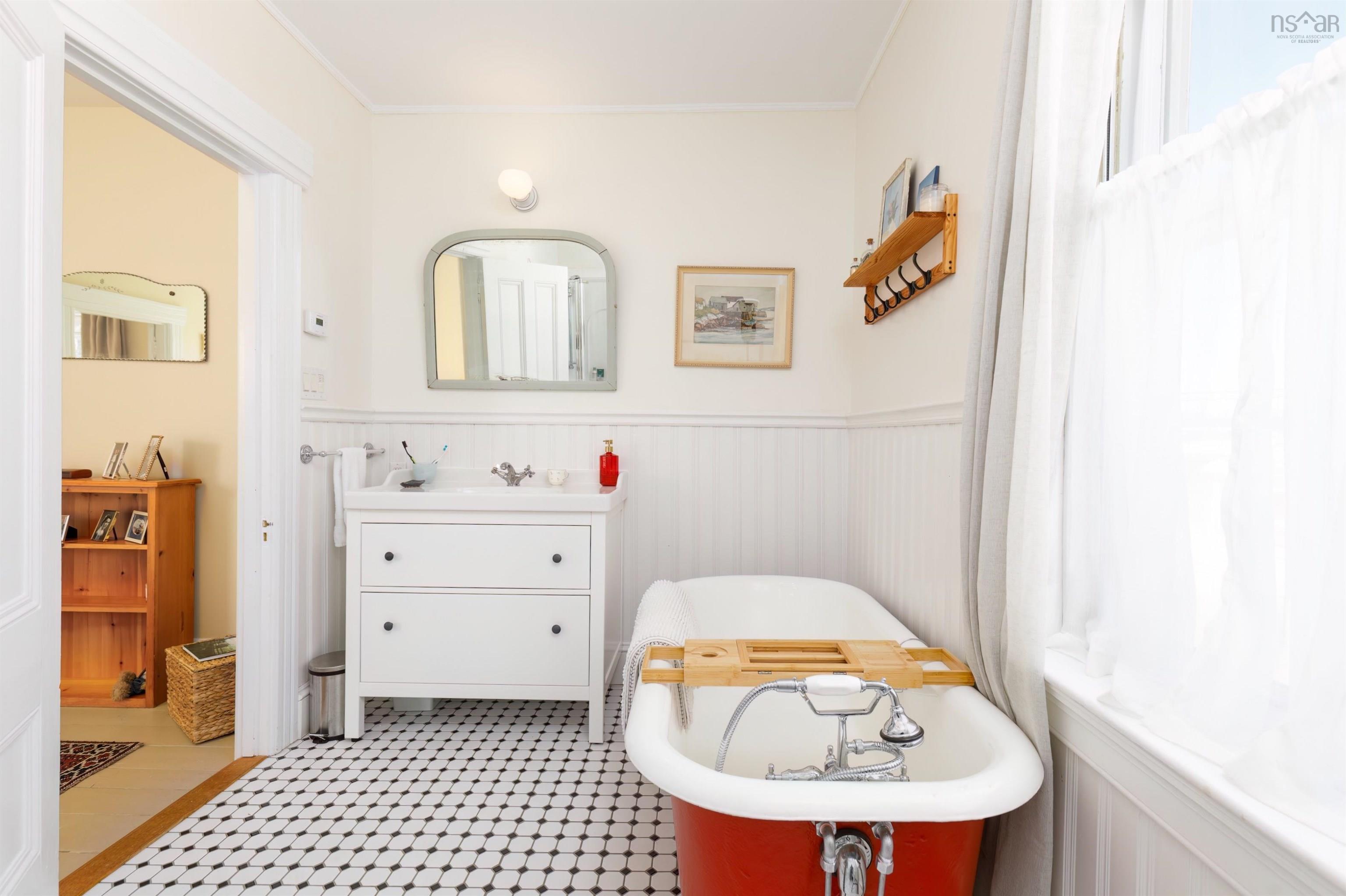 $639,000.00: 90 Tannery Road, Lunenburg