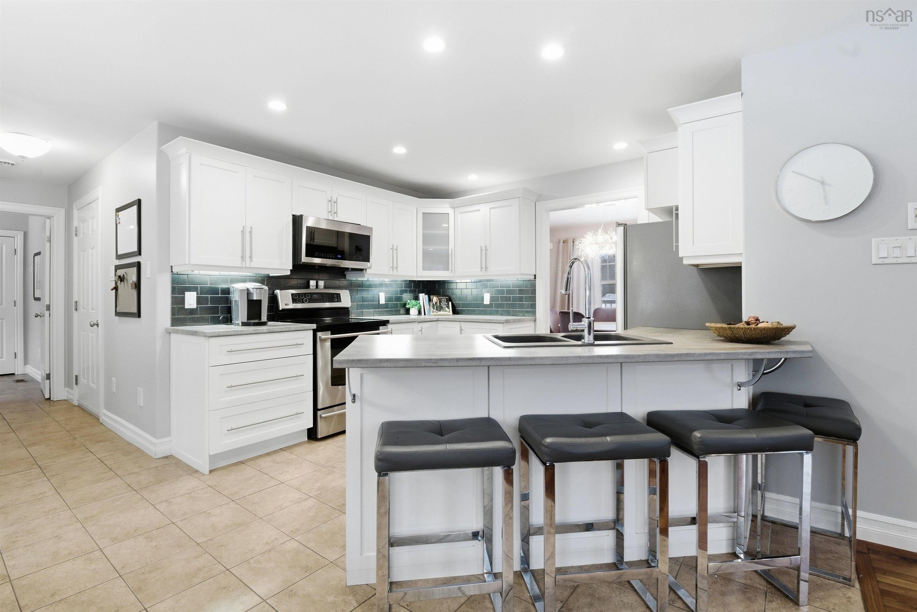 $969,800.00: 51 Vickilynn Lane, Windsor Junction