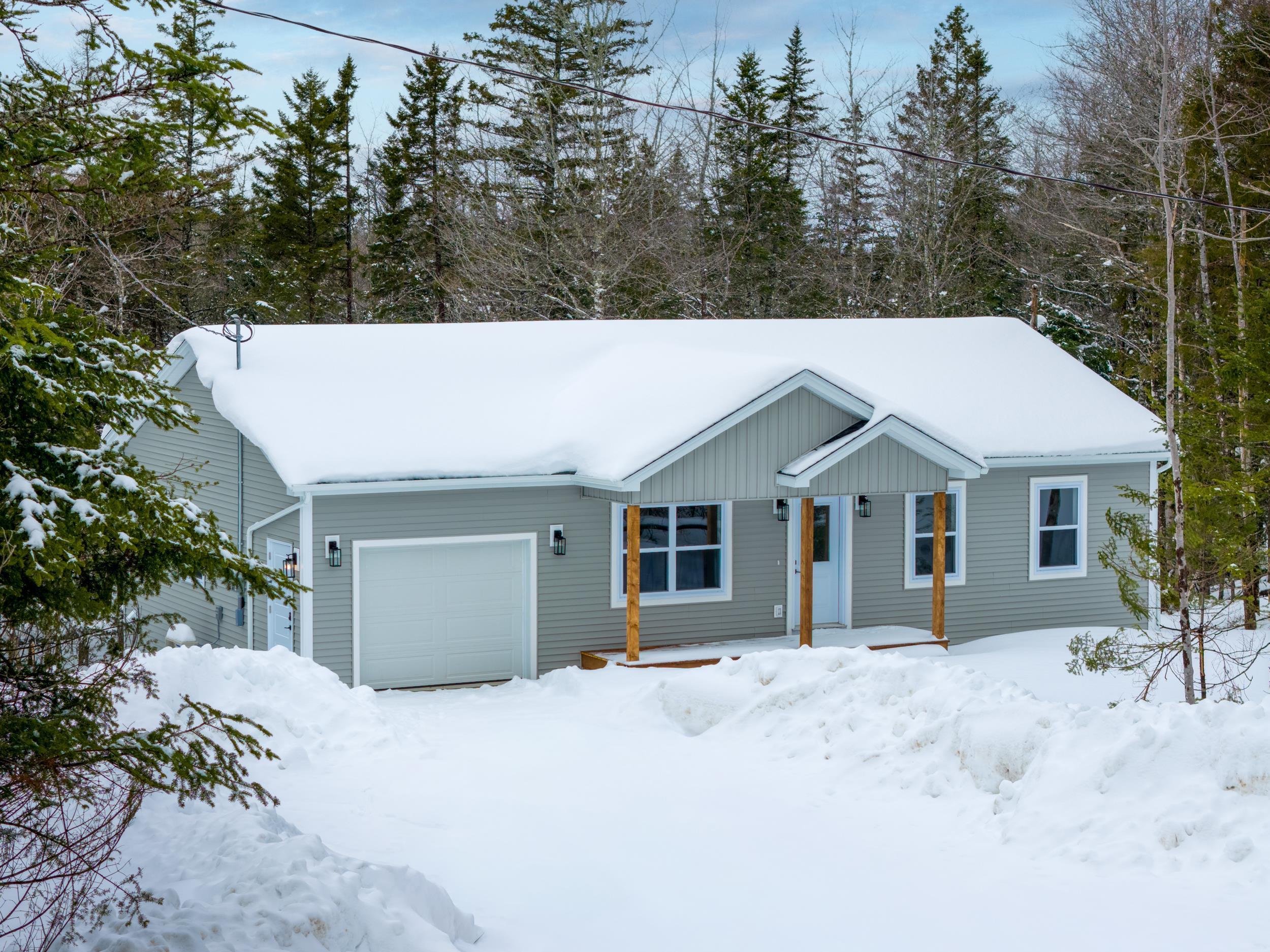 $559,900.00: 838 East Uniacke Road, East Uniacke