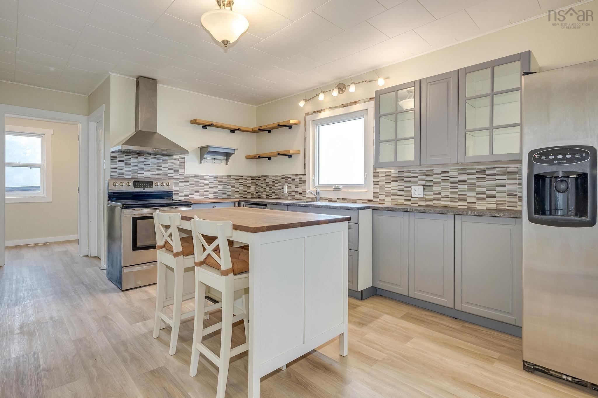 $330,000.00: 2510 West Ship Harbour Crossroads, Owls Head