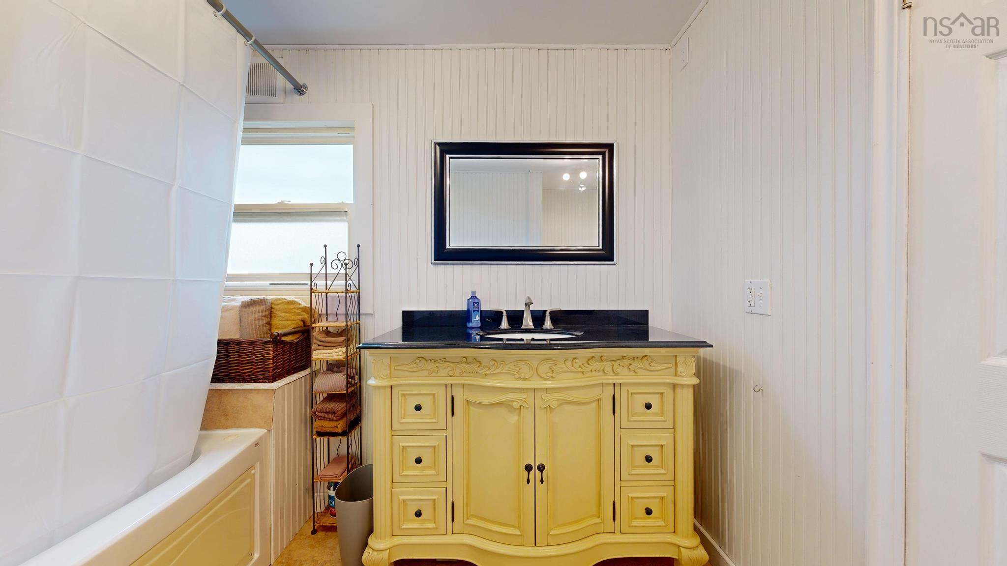 $475,000.00: 60 Cove Road, Halls Harbour