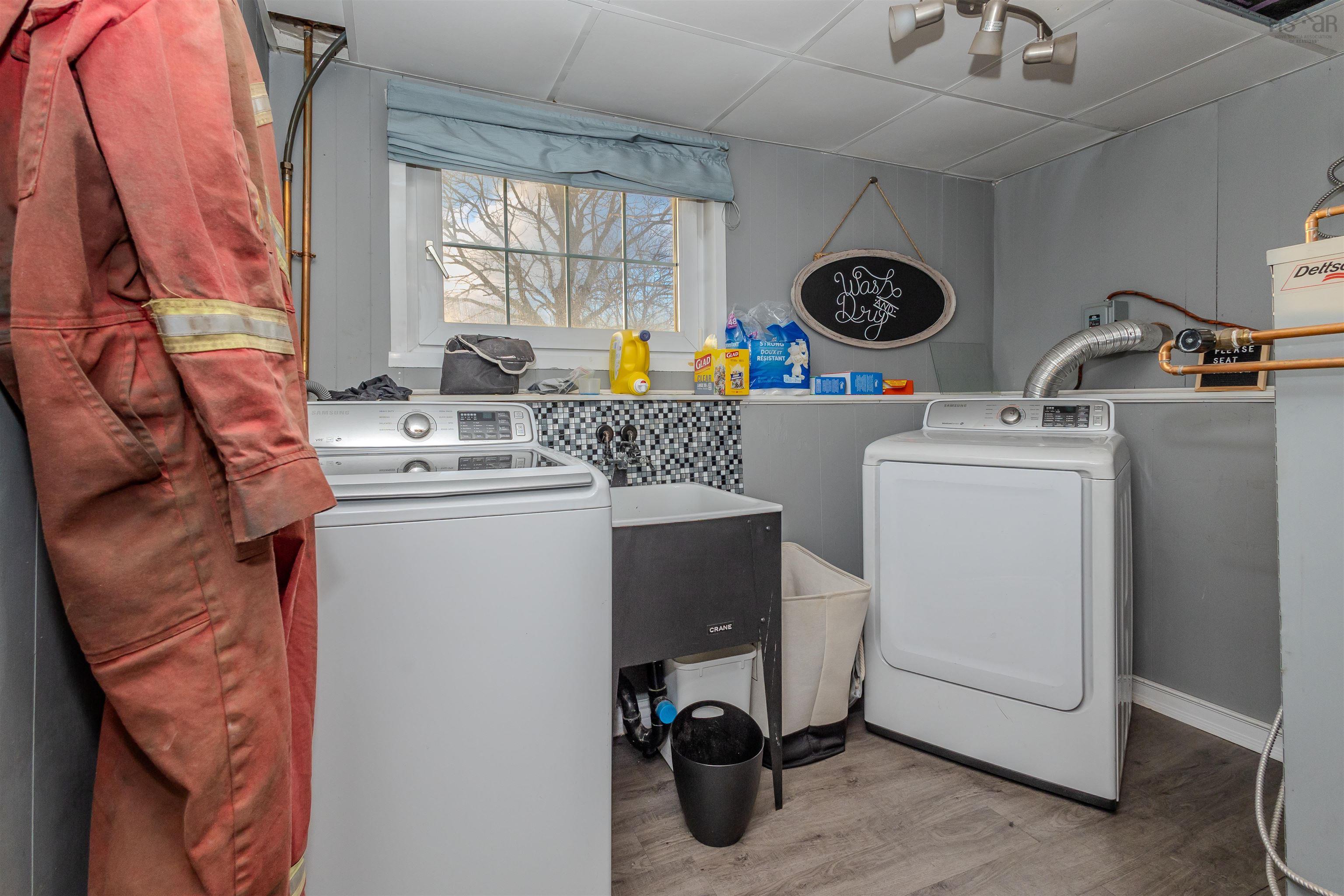 $369,900.00: 2182 New Waterford Highway, South Bar