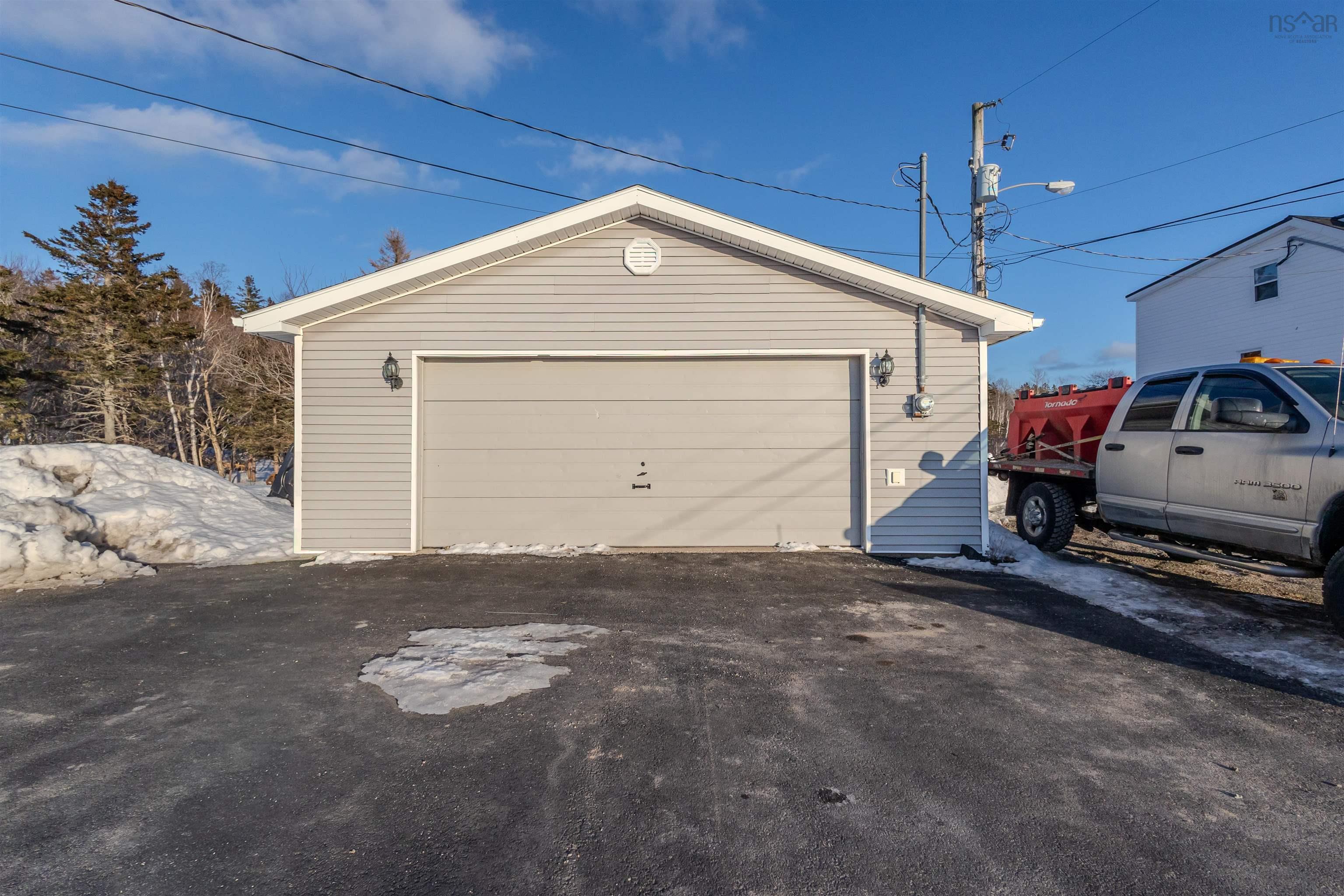 $369,900.00: 2182 New Waterford Highway, South Bar