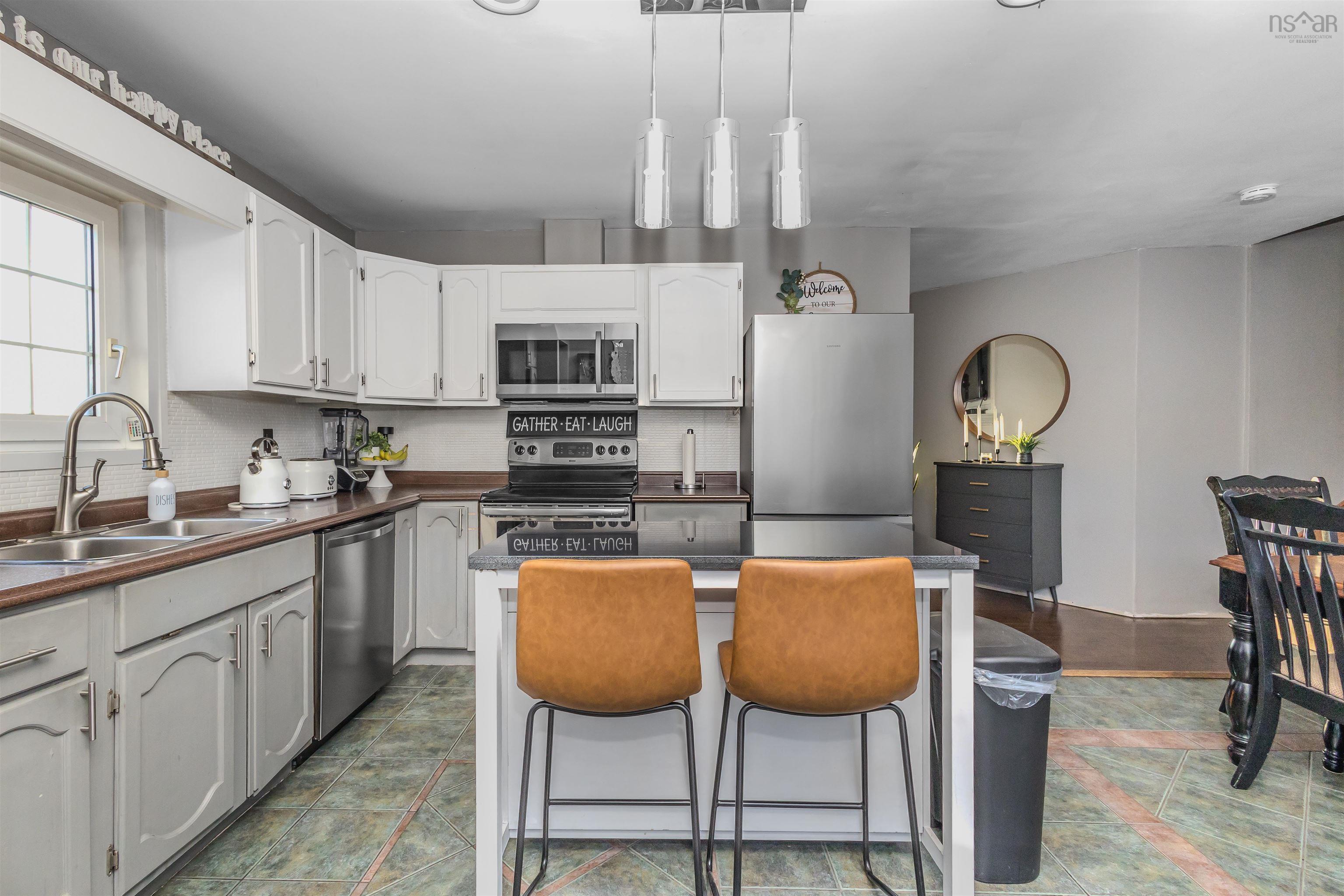 $369,900.00: 2182 New Waterford Highway, South Bar