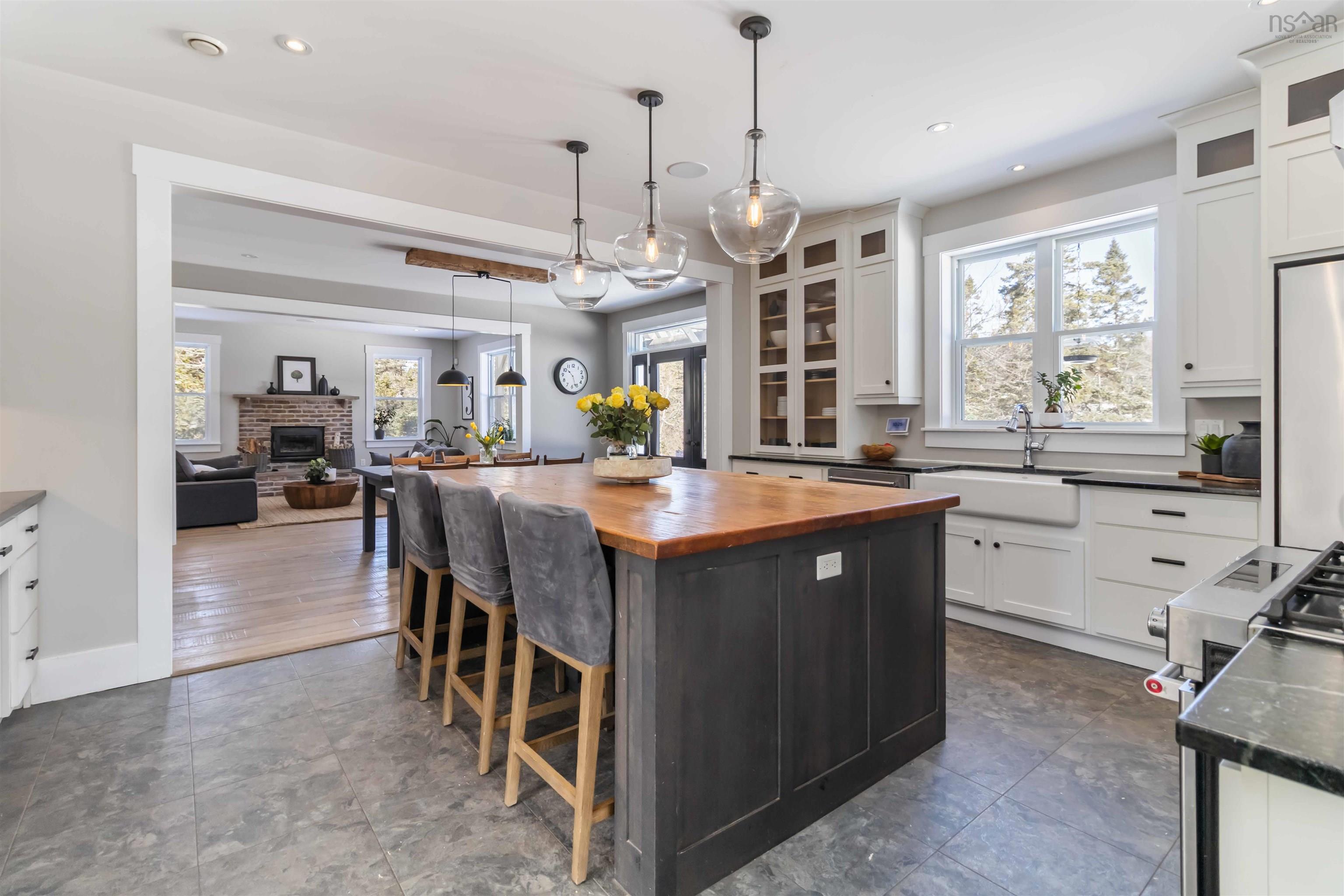 $997,000.00: 25 White Pine Ridge, Hubley