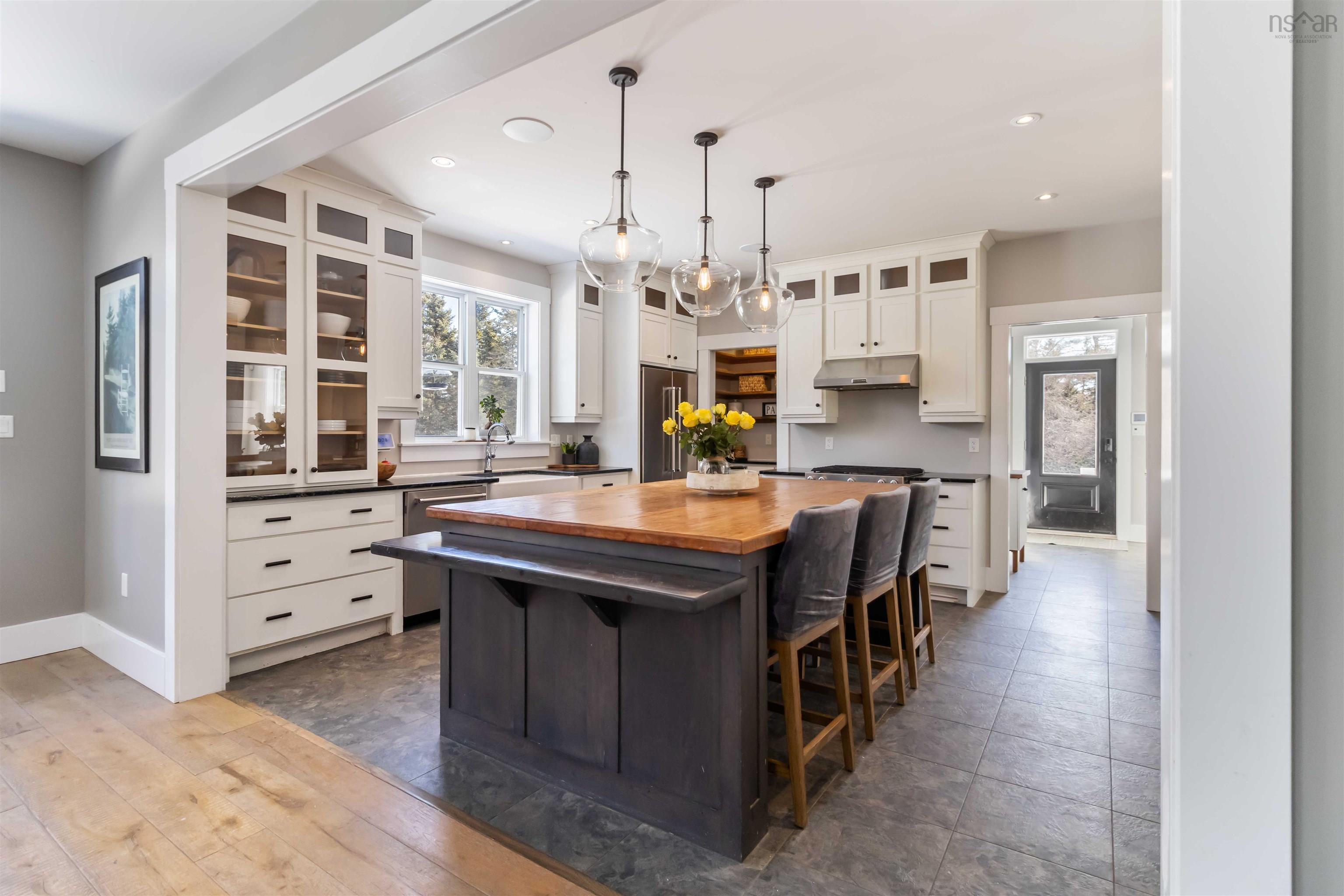 $997,000.00: 25 White Pine Ridge, Hubley