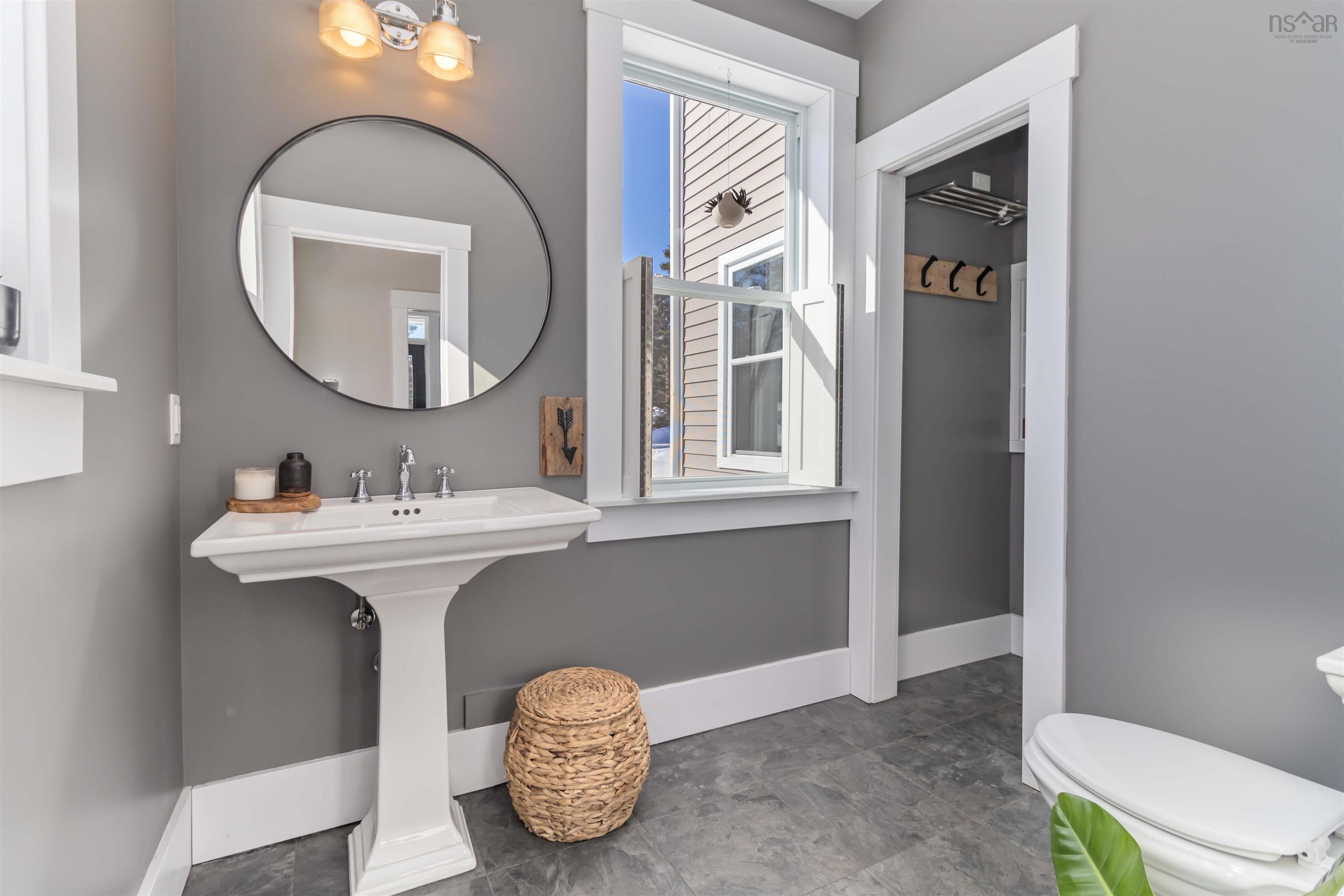 $997,000.00: 25 White Pine Ridge, Hubley