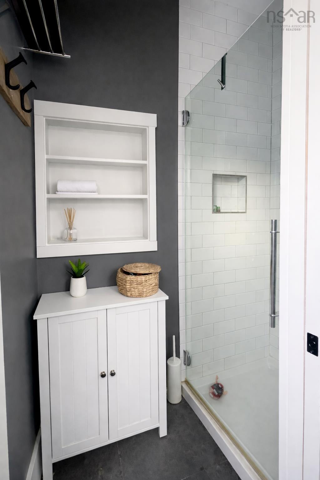 $997,000.00: 25 White Pine Ridge, Hubley