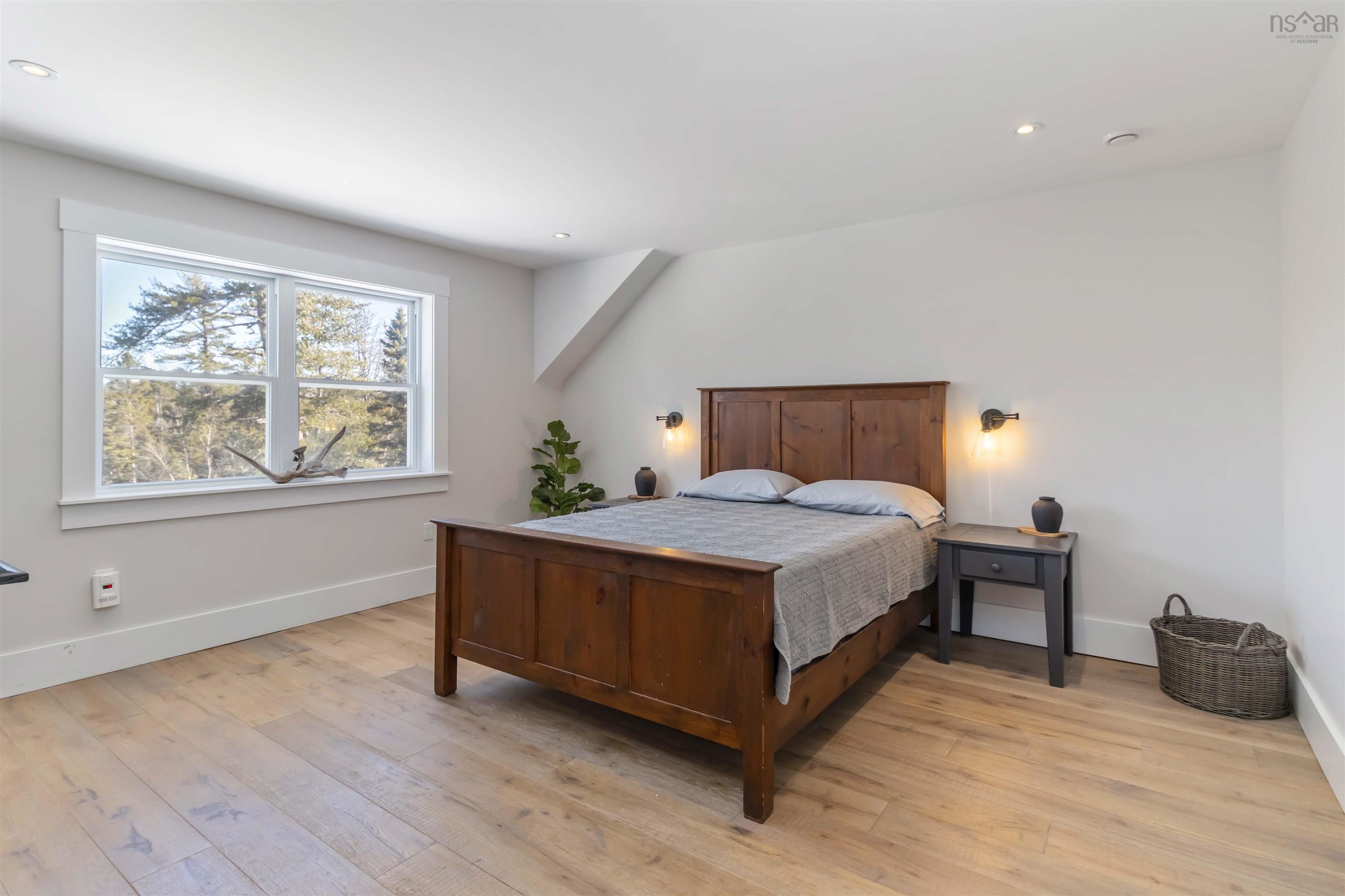 $997,000.00: 25 White Pine Ridge, Hubley