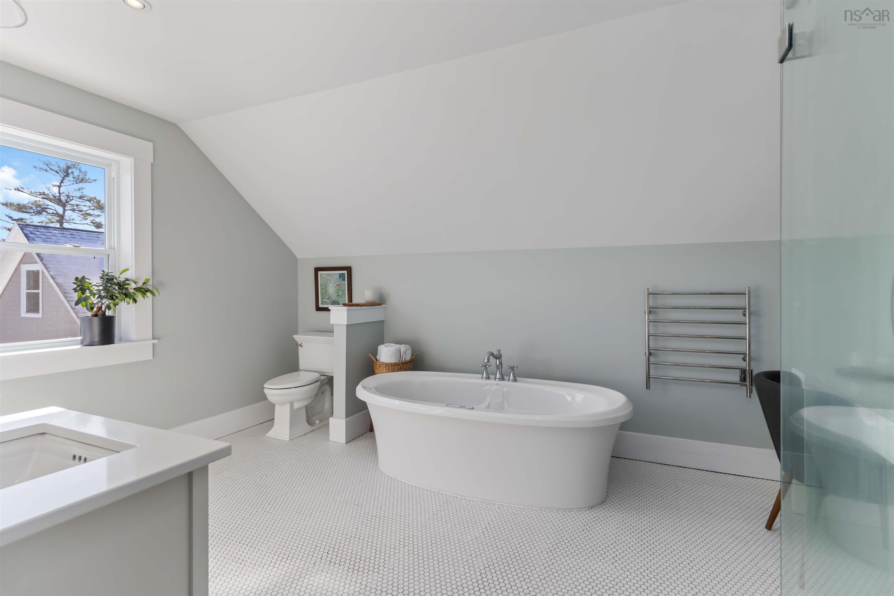 $997,000.00: 25 White Pine Ridge, Hubley