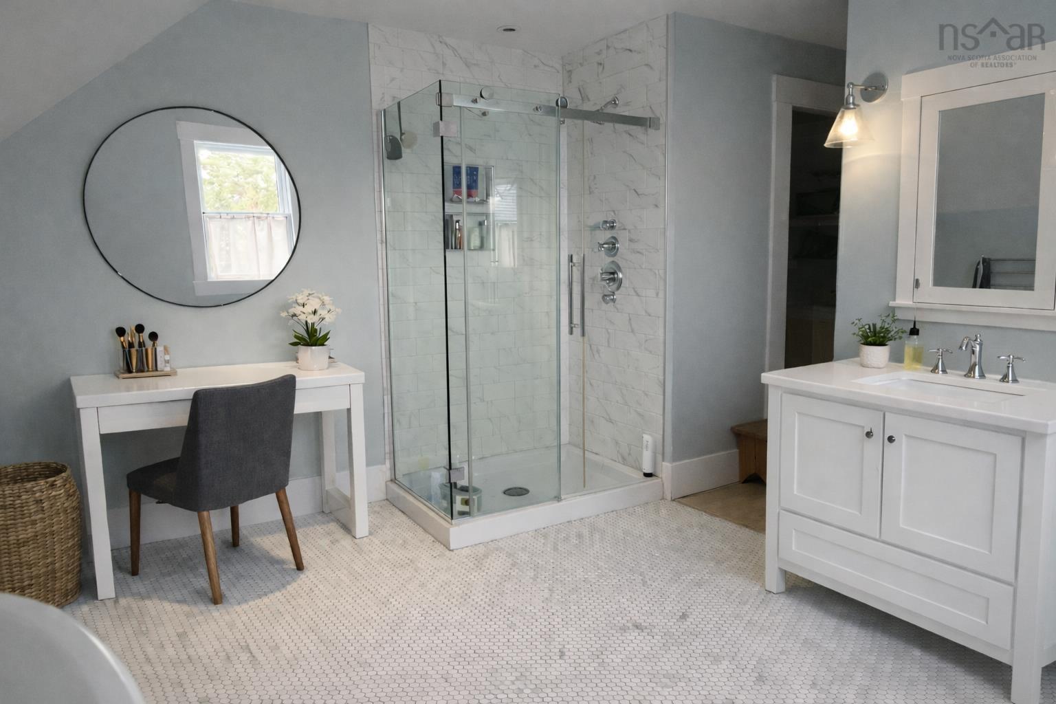 $997,000.00: 25 White Pine Ridge, Hubley