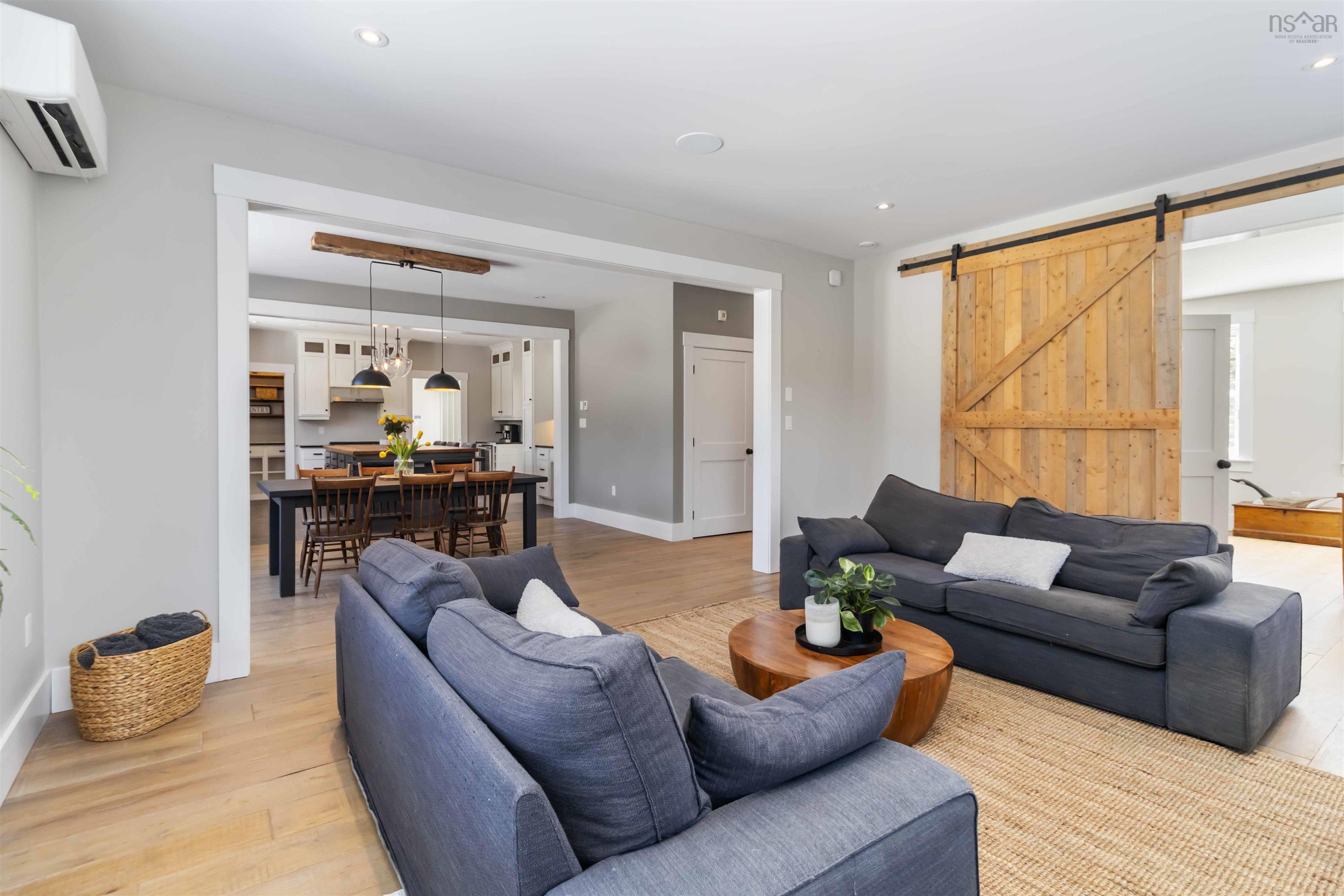 $997,000.00: 25 White Pine Ridge, Hubley