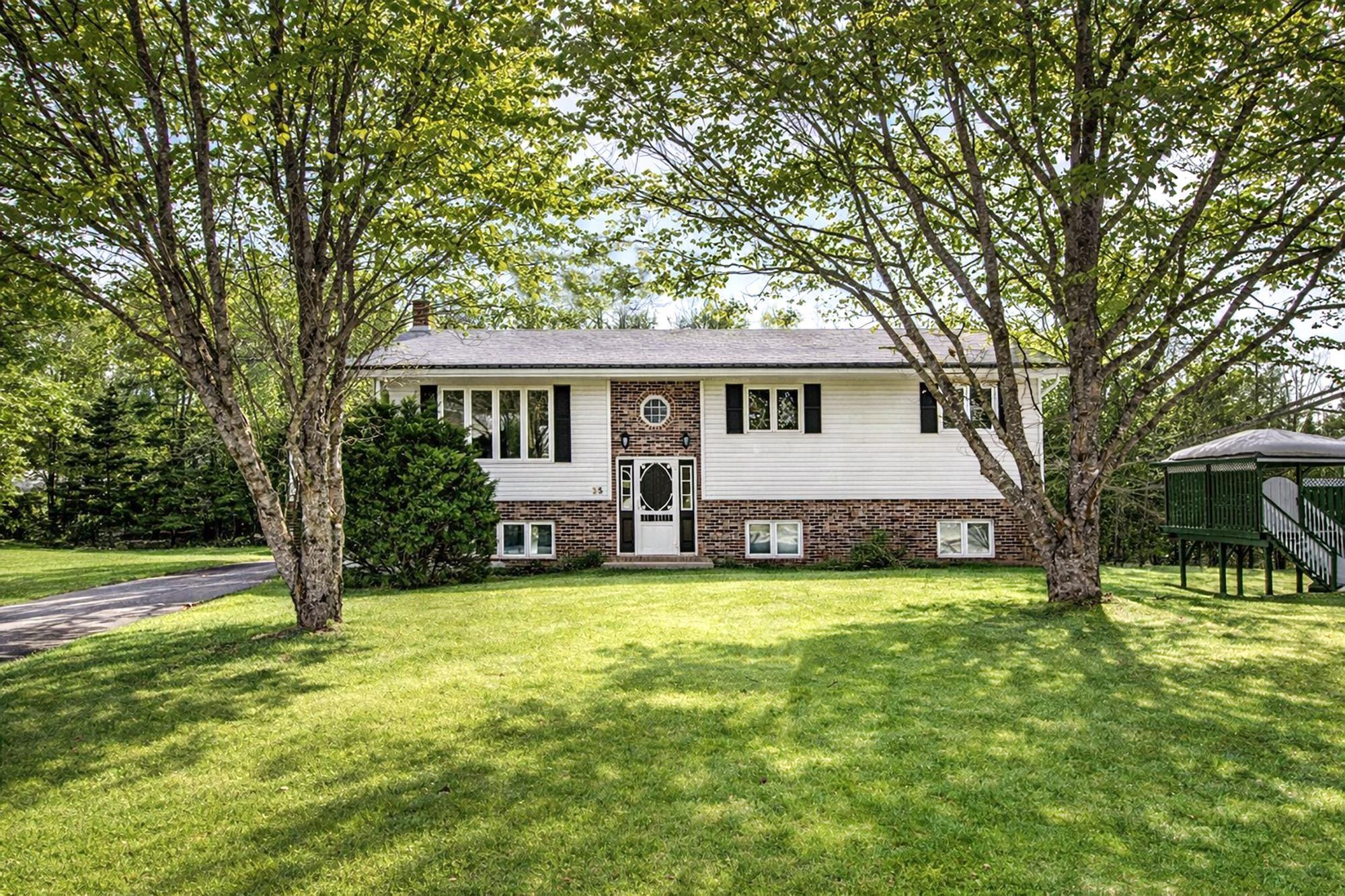 $549,900.00: 35 Poplar Drive, Lantz