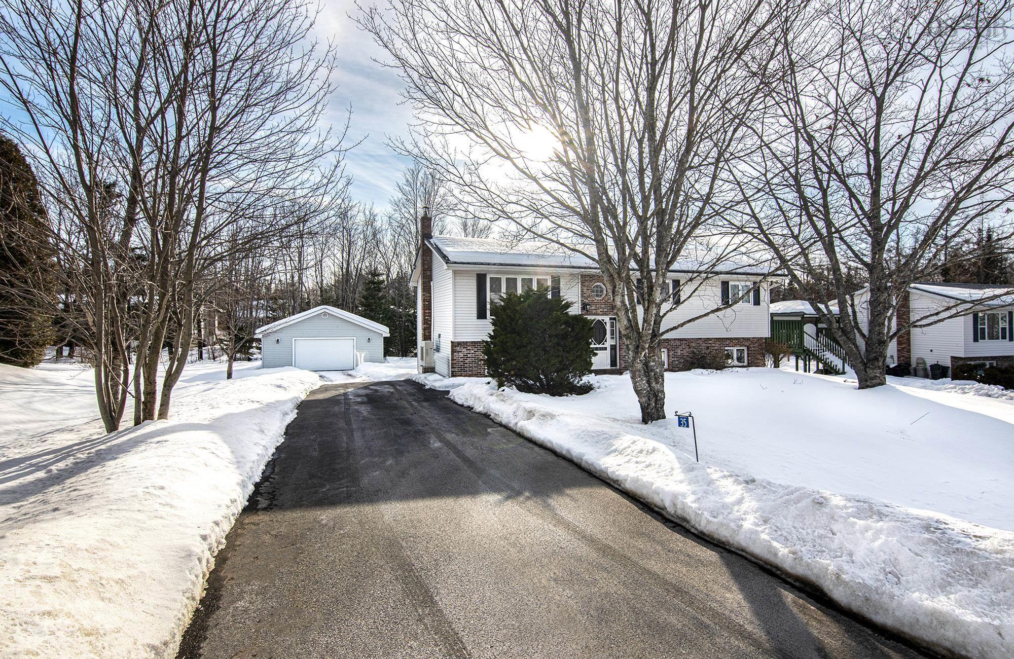 $549,900.00: 35 Poplar Drive, Lantz