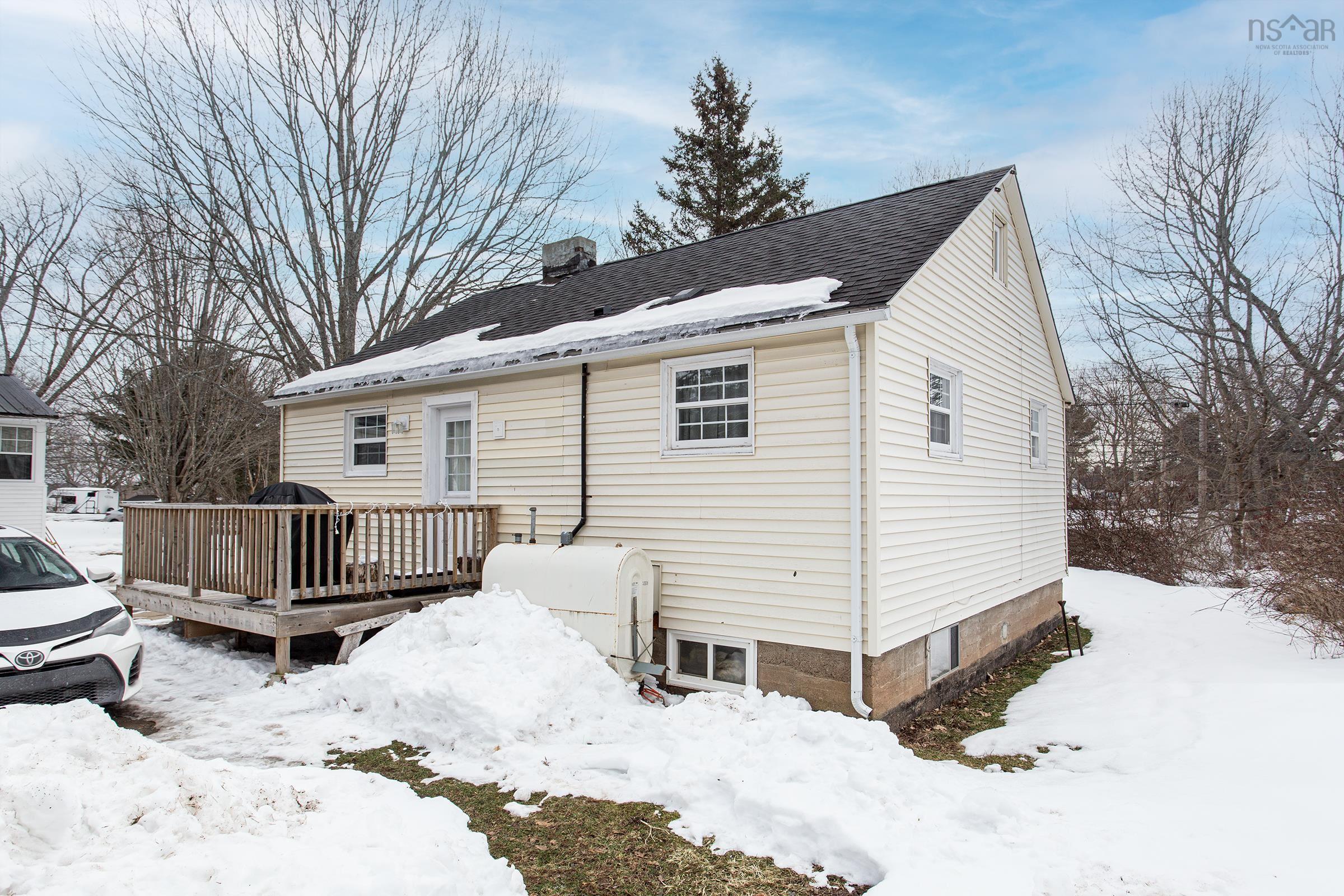 $325,000.00: 499 Main Street, Middleton