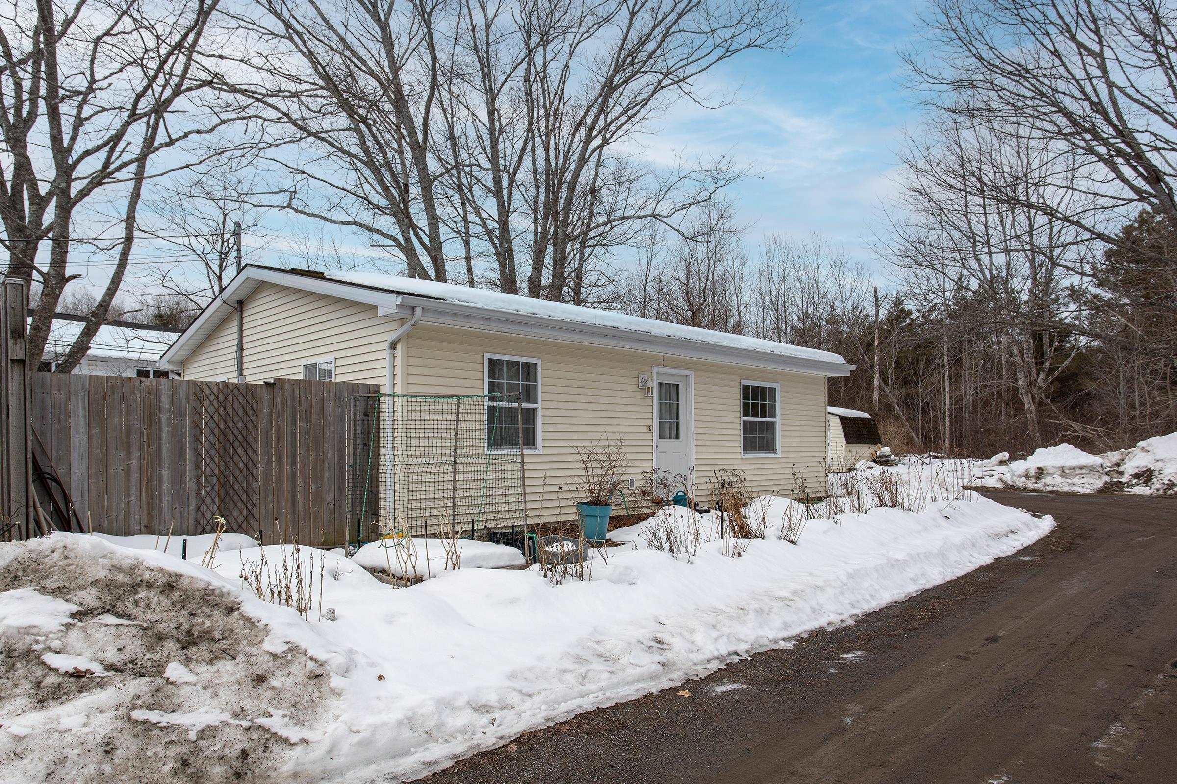 $325,000.00: 499 Main Street, Middleton