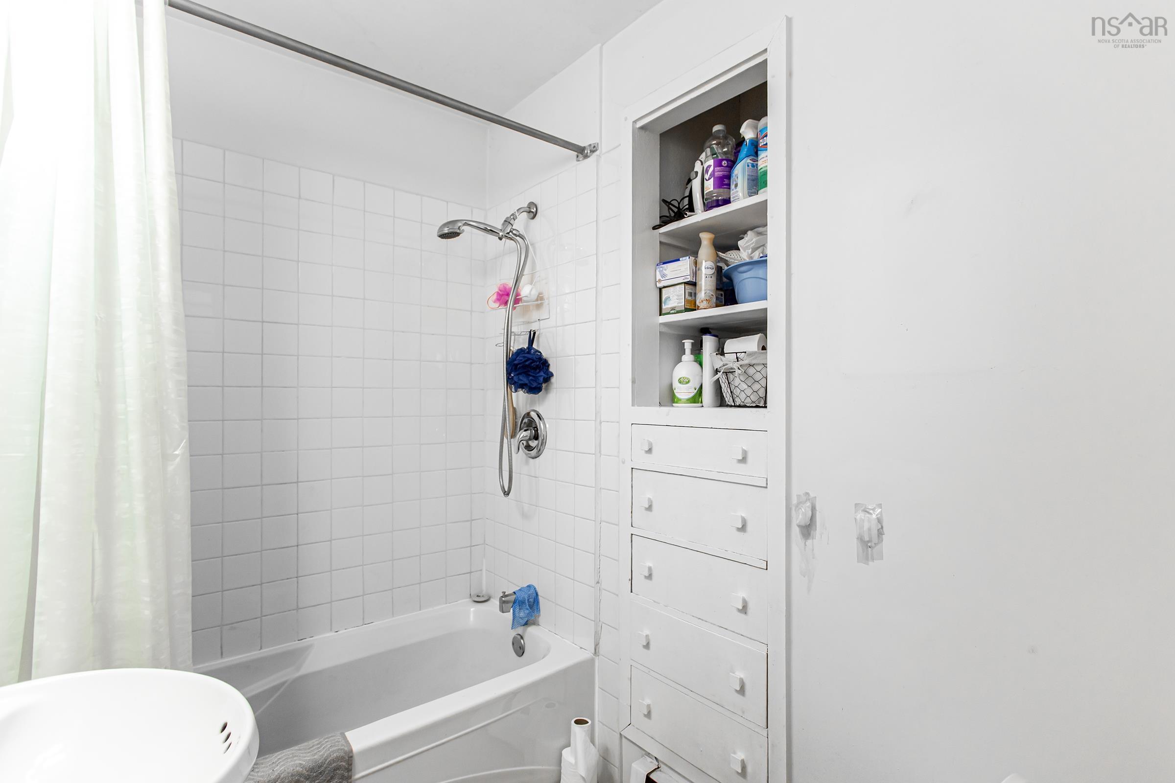 $325,000.00: 499 Main Street, Middleton