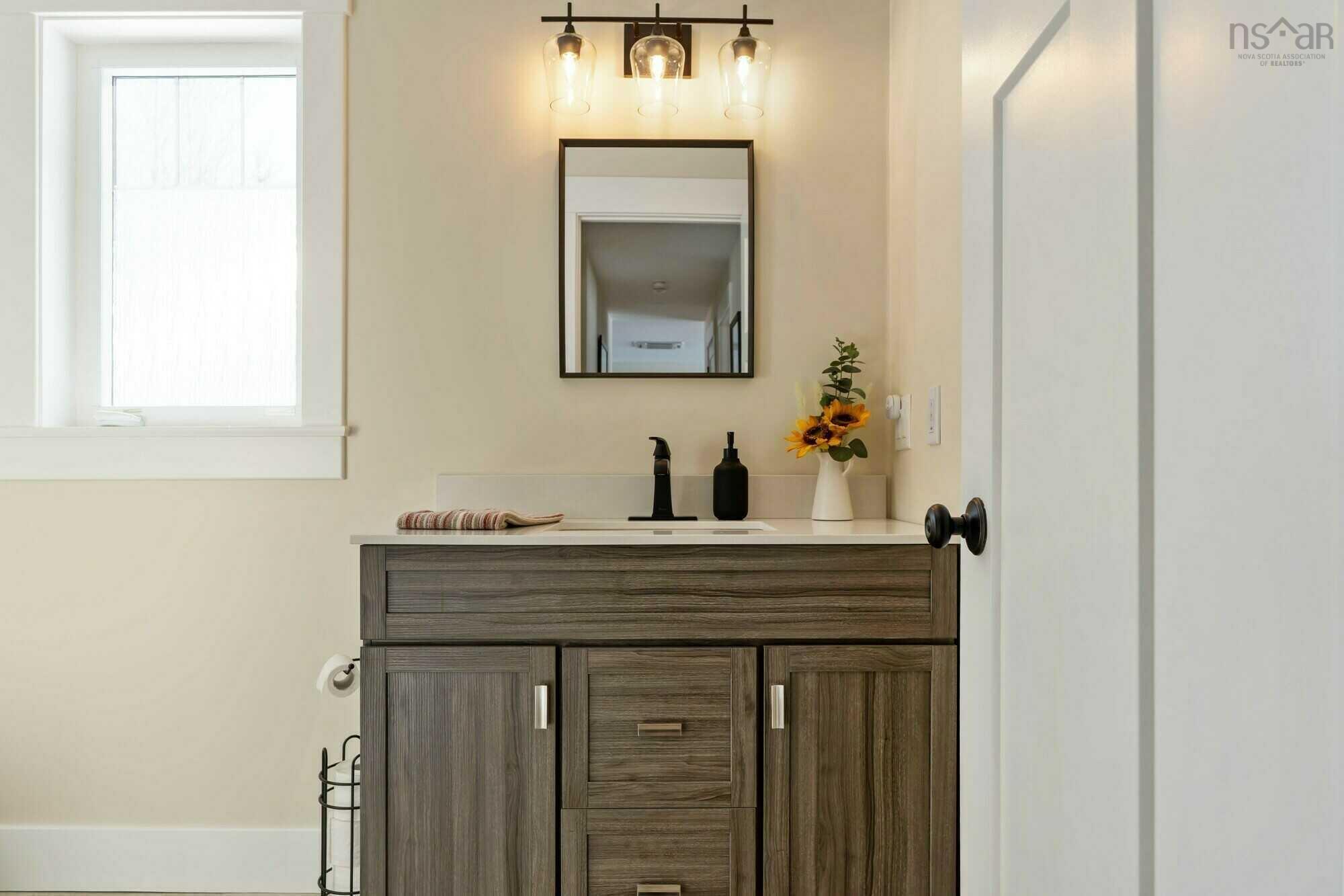 $695,000.00: 472 Alexander MacKenzie Road, South Farmington