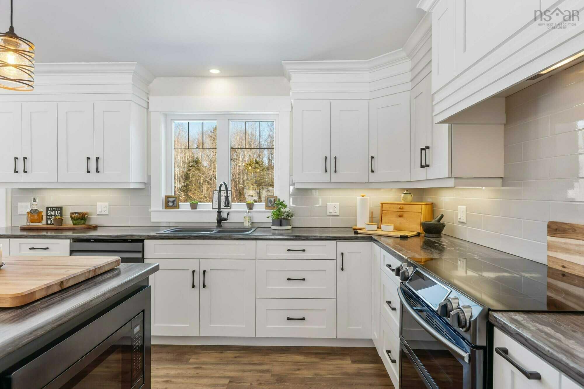 $695,000.00: 472 Alexander MacKenzie Road, South Farmington