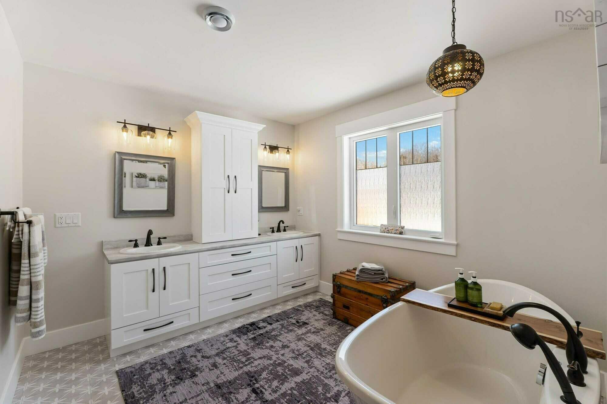 $695,000.00: 472 Alexander MacKenzie Road, South Farmington