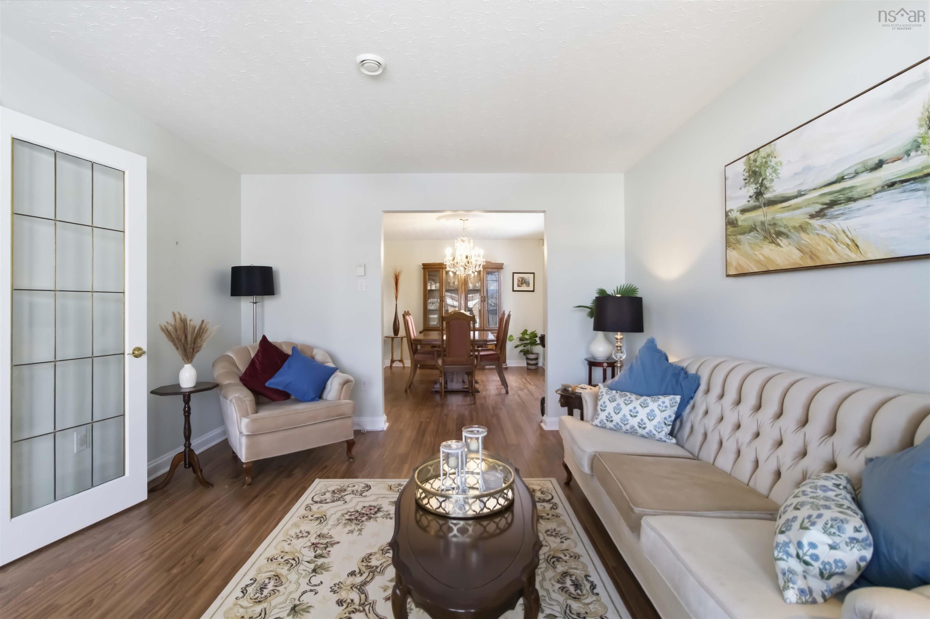 $764,900.00: 98 Portland Estates Blvd West Boulevard, Portland Hills