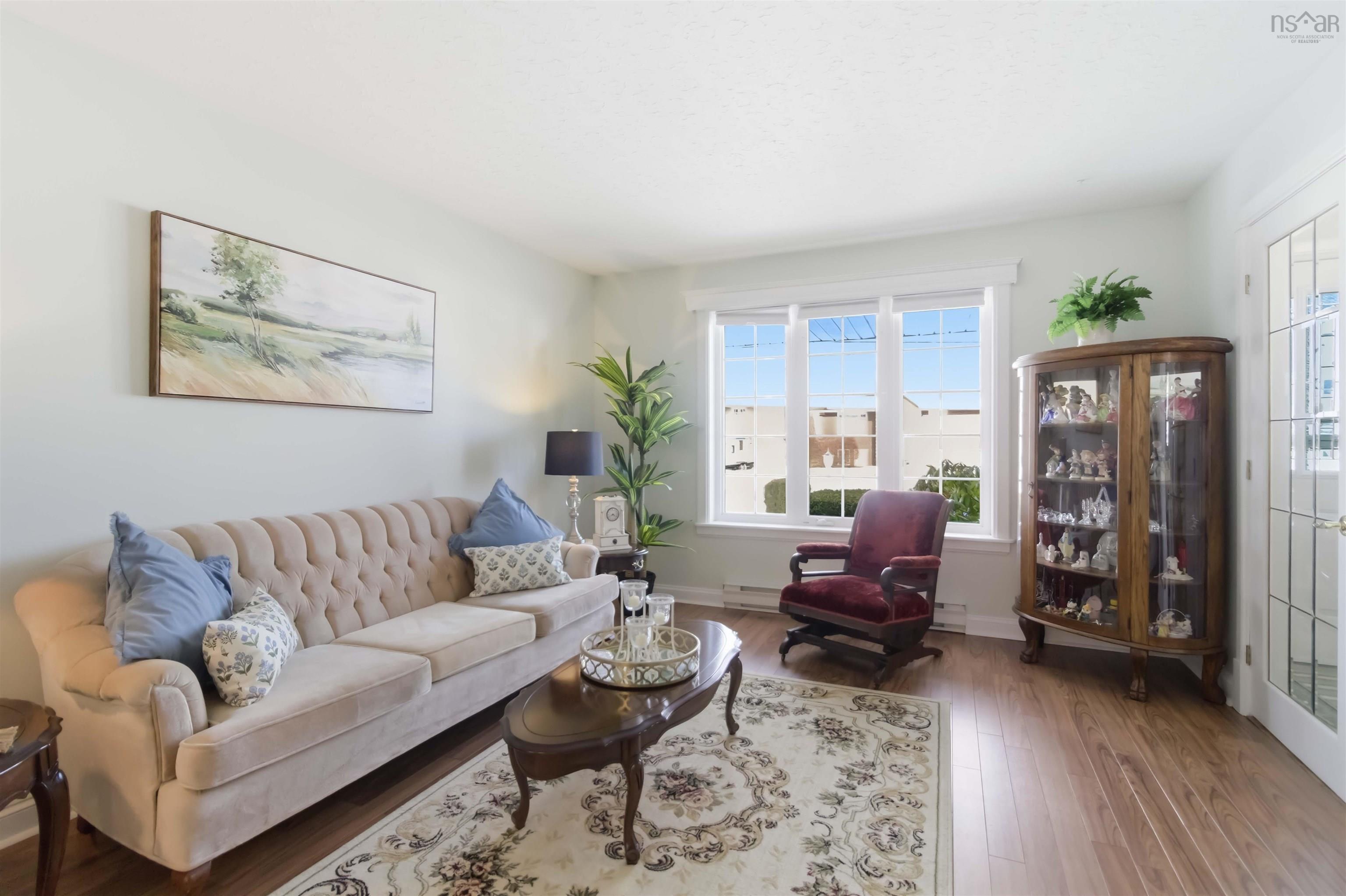 $764,900.00: 98 Portland Estates Blvd West Boulevard, Portland Hills