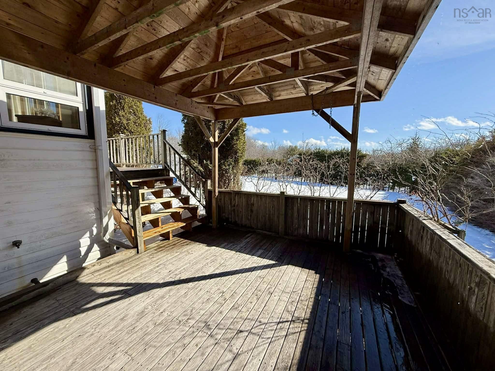 $392,500.00: 9 Crystal Lake Drive, Brookfield