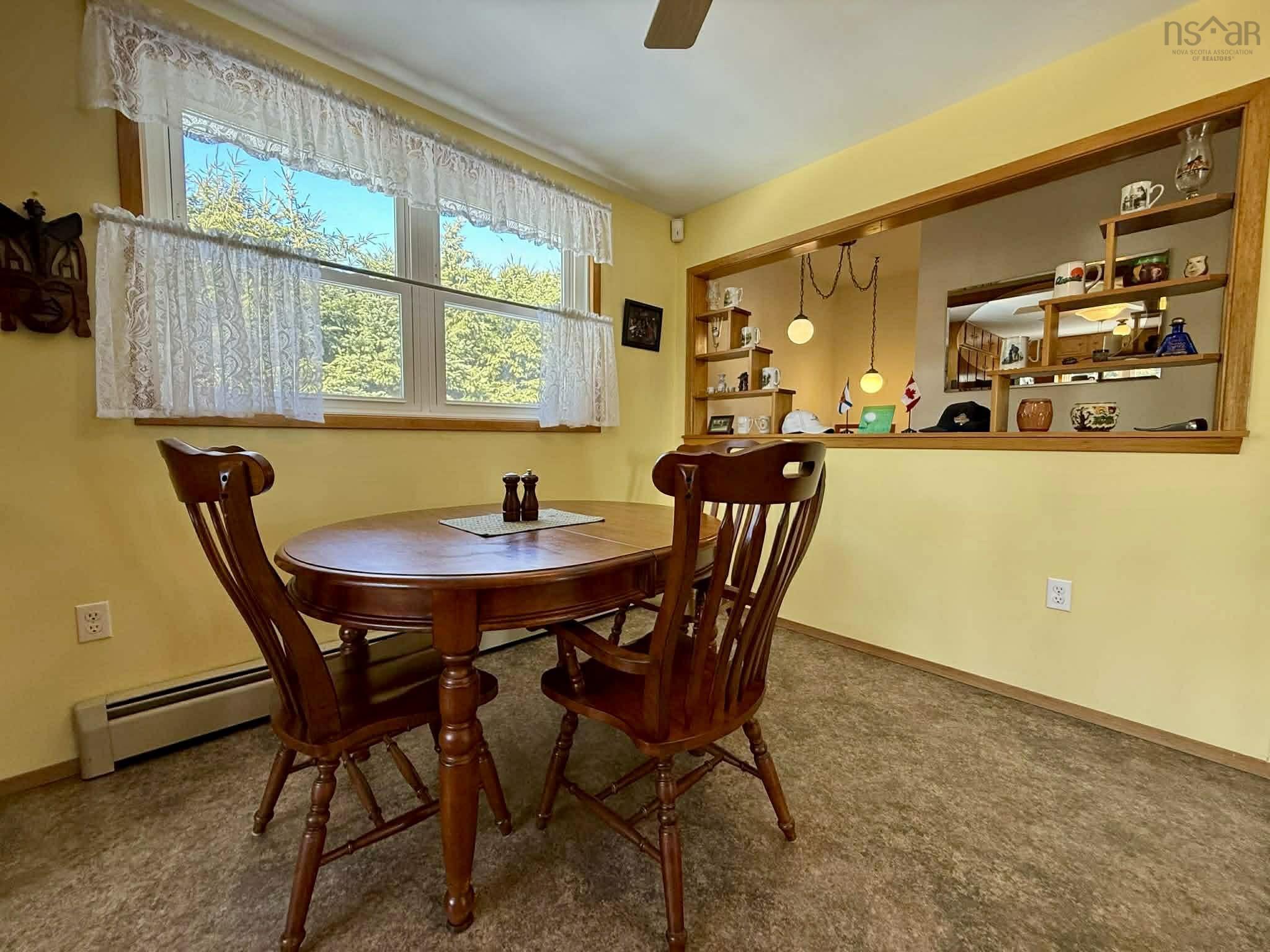 $392,500.00: 9 Crystal Lake Drive, Brookfield