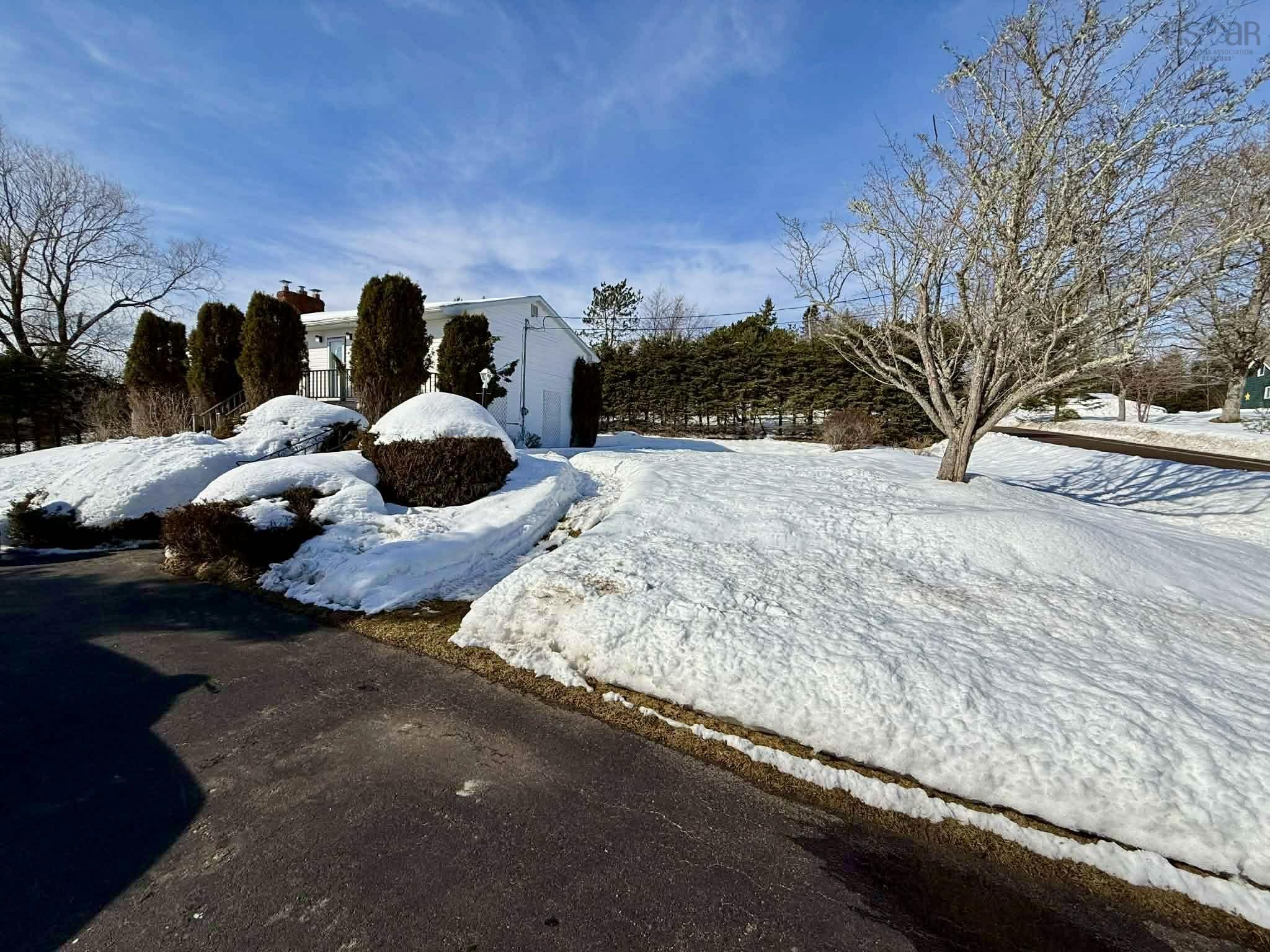 $392,500.00: 9 Crystal Lake Drive, Brookfield