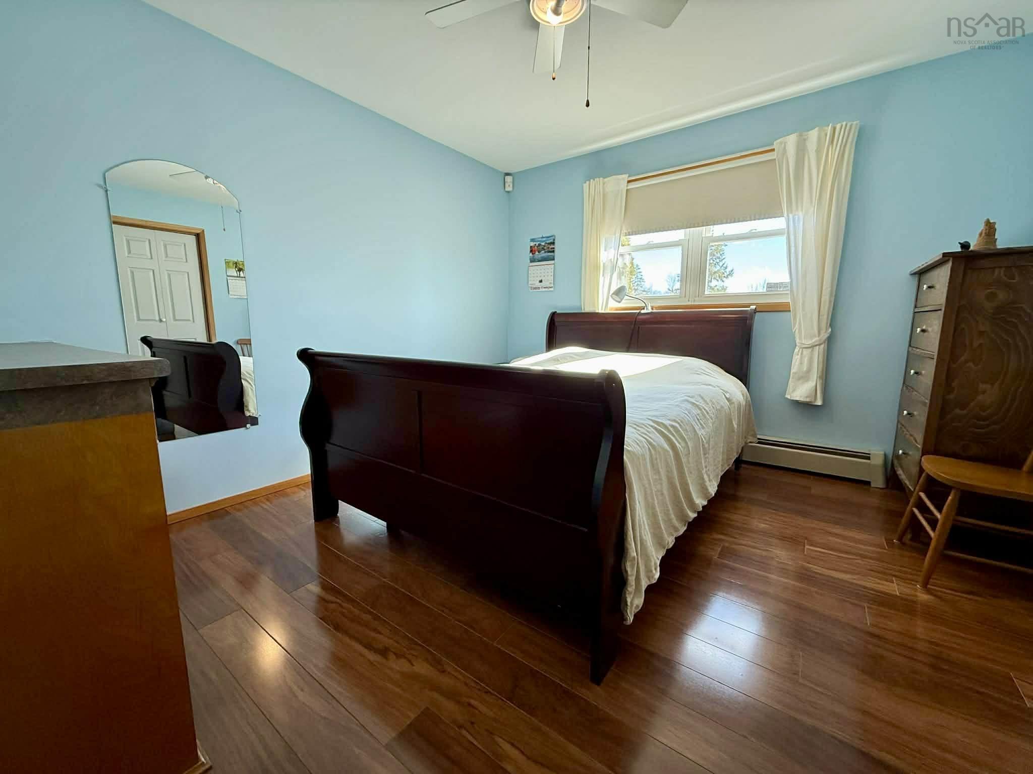 $392,500.00: 9 Crystal Lake Drive, Brookfield