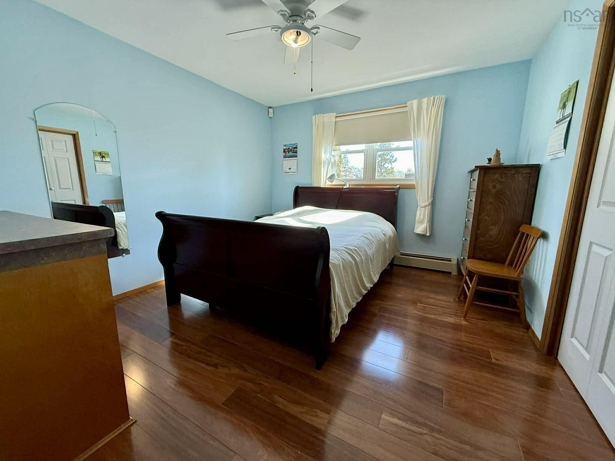 $392,500.00: 9 Crystal Lake Drive, Brookfield