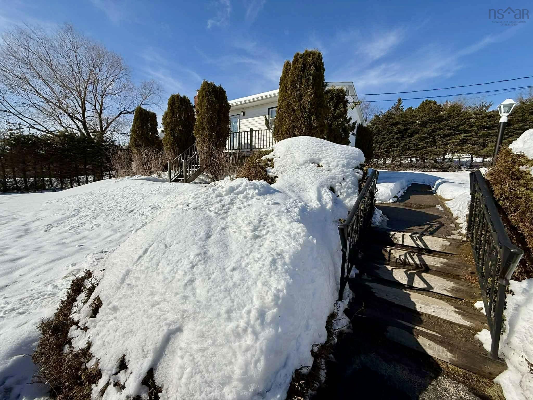 $392,500.00: 9 Crystal Lake Drive, Brookfield