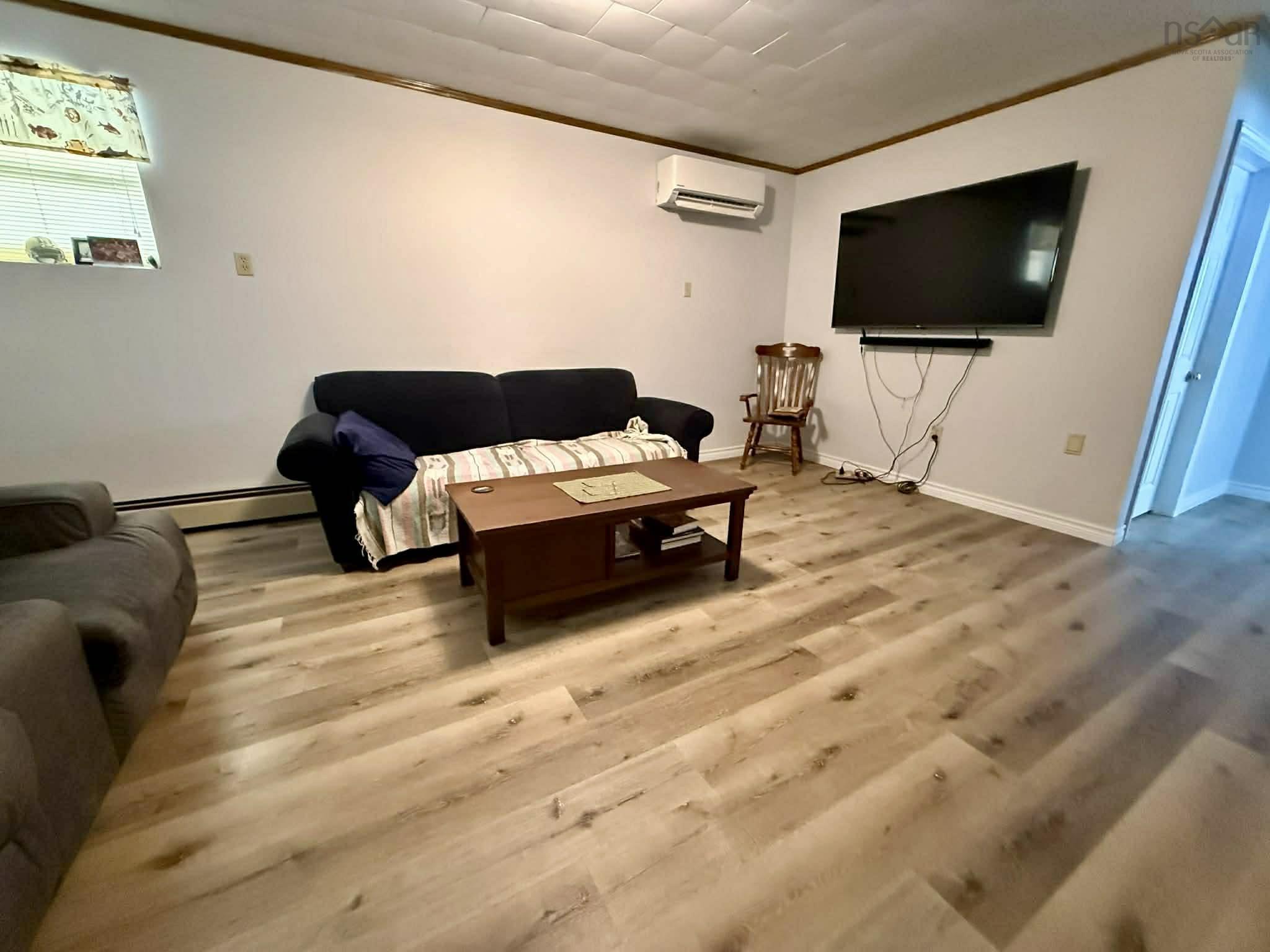 $392,500.00: 9 Crystal Lake Drive, Brookfield