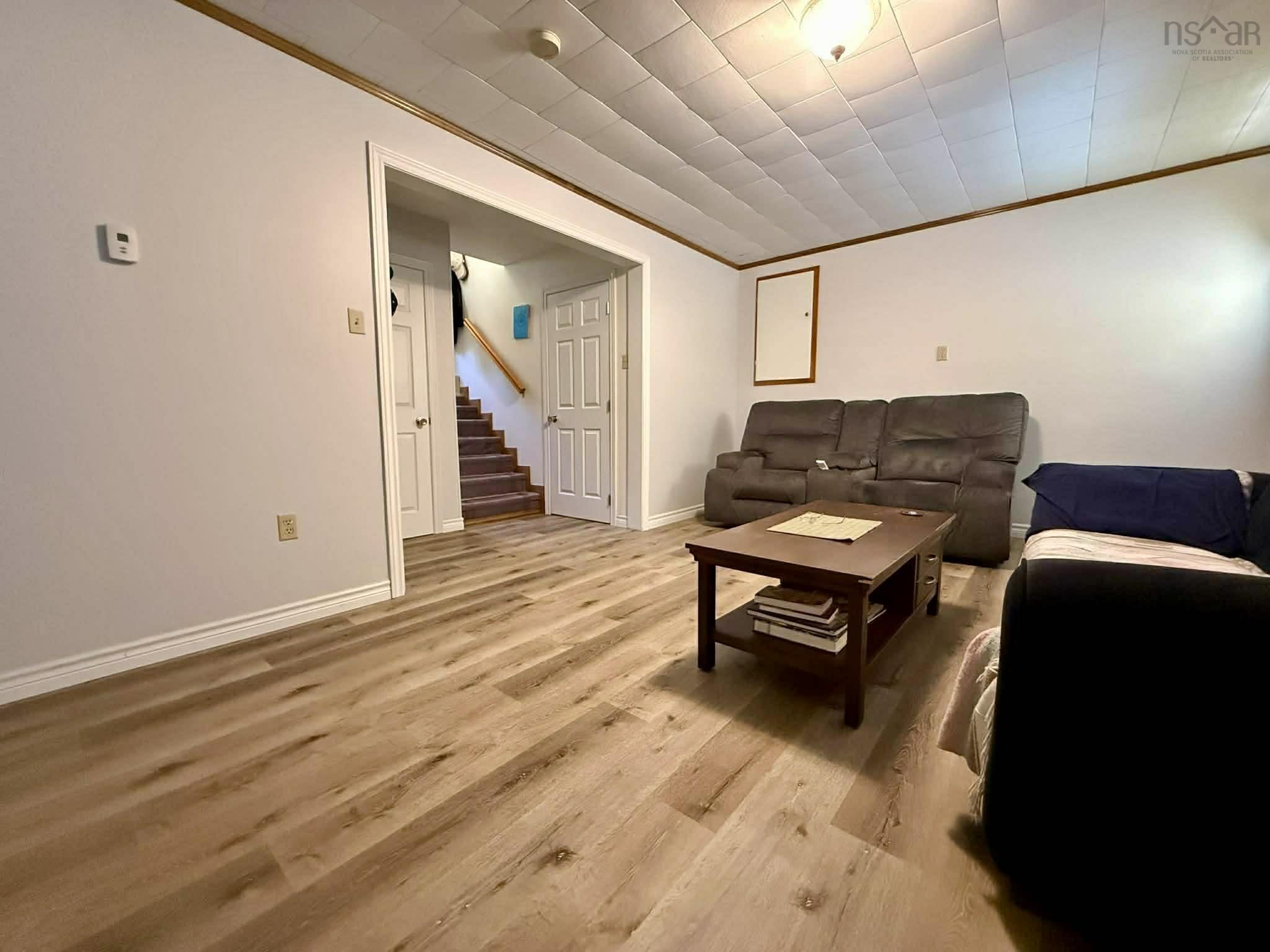 $392,500.00: 9 Crystal Lake Drive, Brookfield