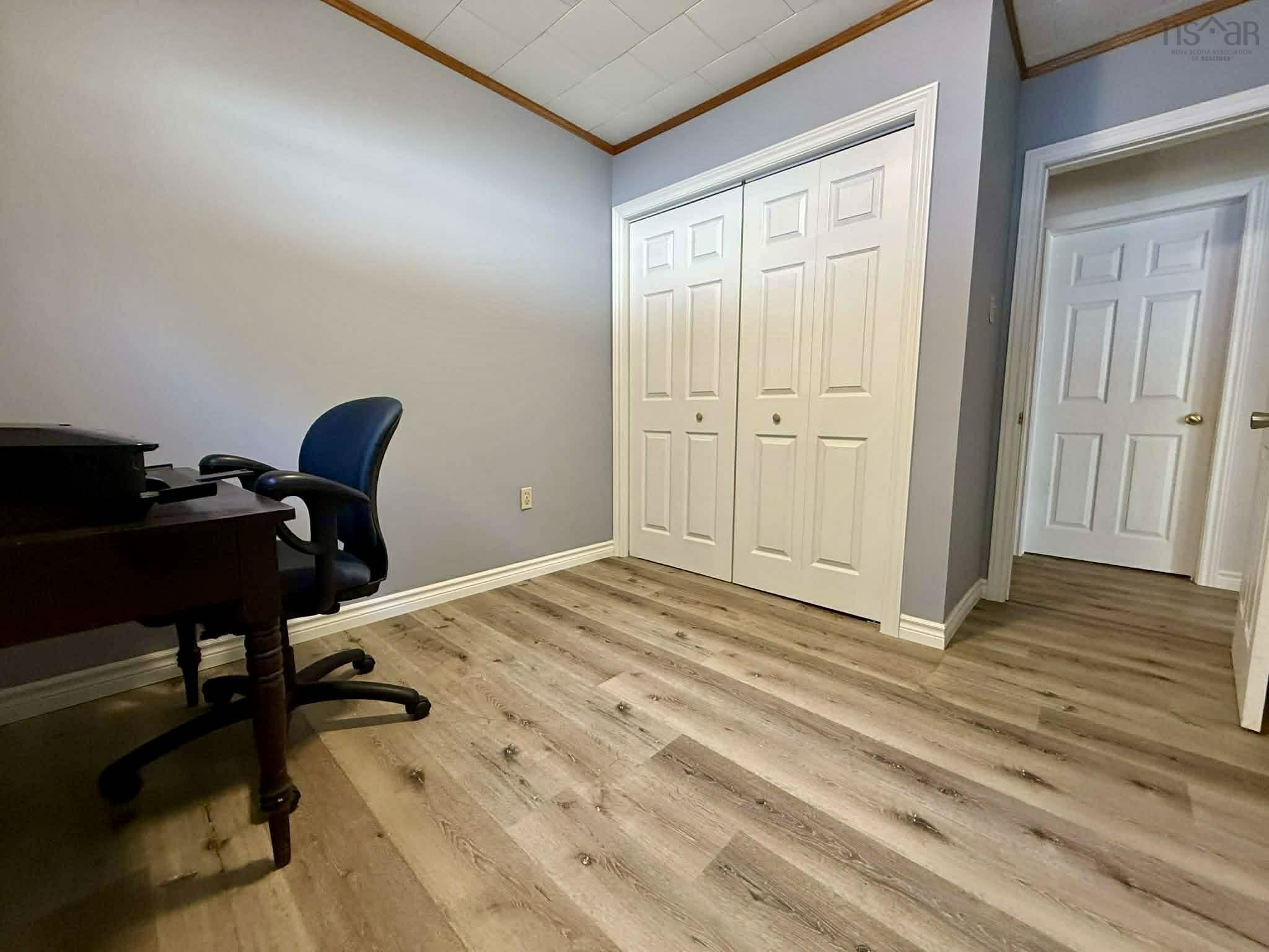 $392,500.00: 9 Crystal Lake Drive, Brookfield