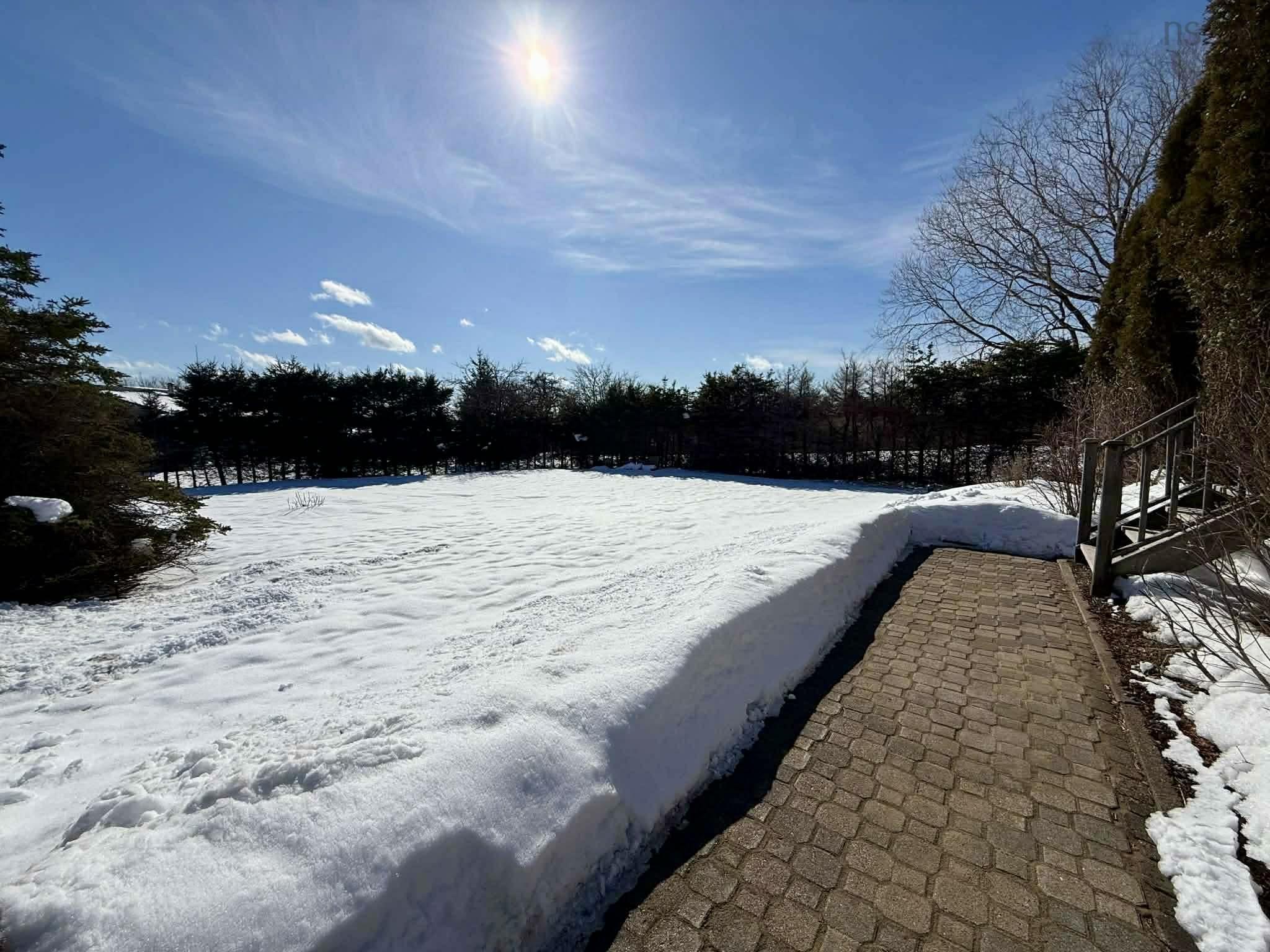 $392,500.00: 9 Crystal Lake Drive, Brookfield