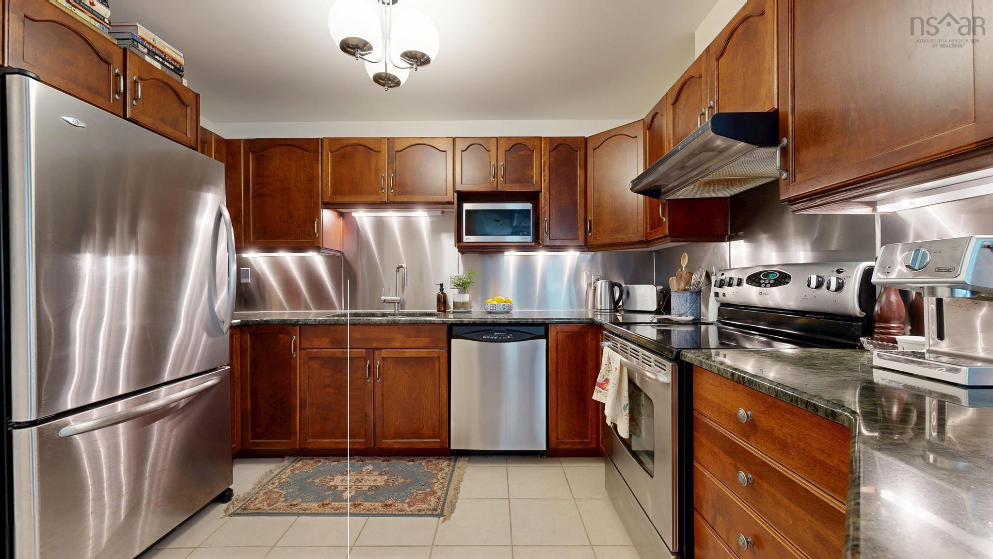 $472,700.00: 308 476 Main Street, Mahone Bay