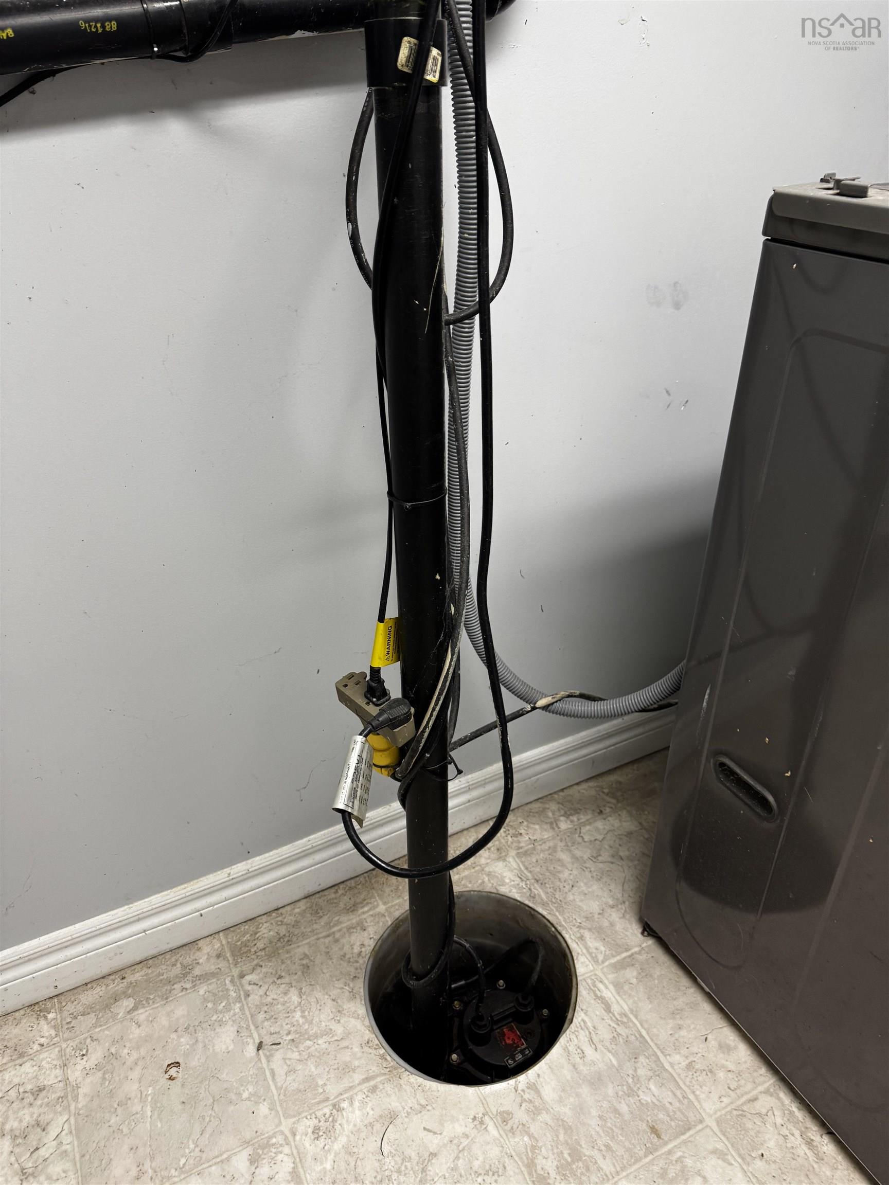 $299,000.00: 6221 Seaside Drive, Gardiner Mines