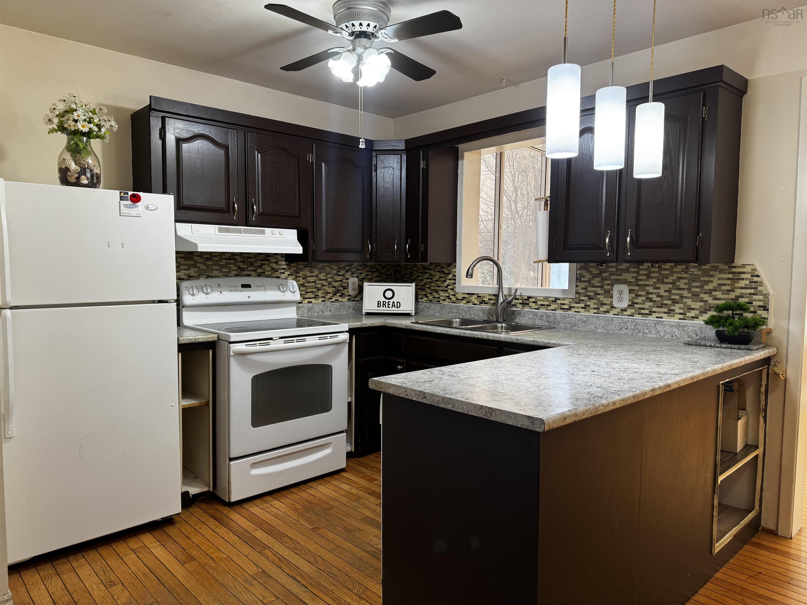$299,000.00: 6221 Seaside Drive, Gardiner Mines