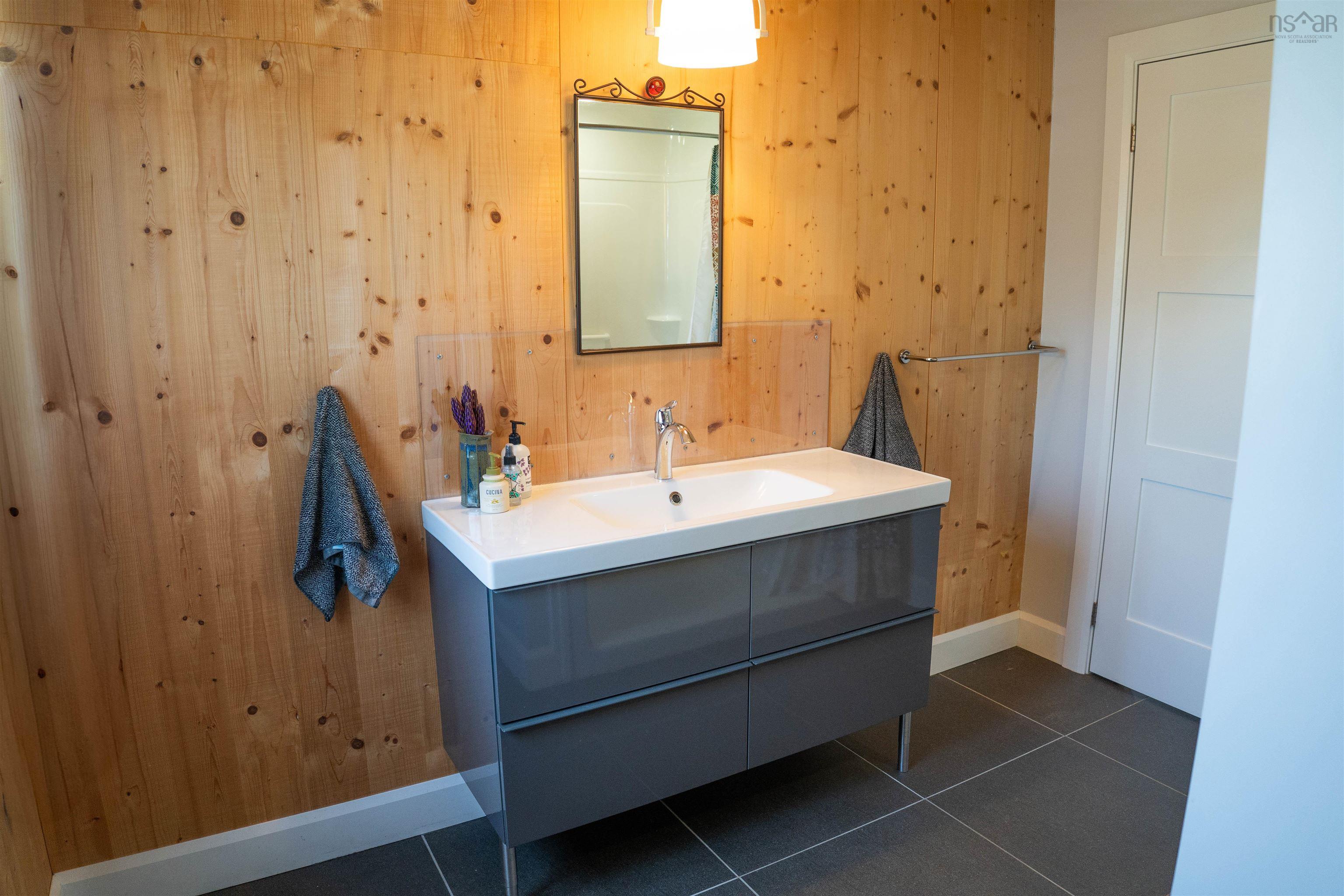 $1,098,000.00: 122 Peter Sosna Drive, Macnabs Cove