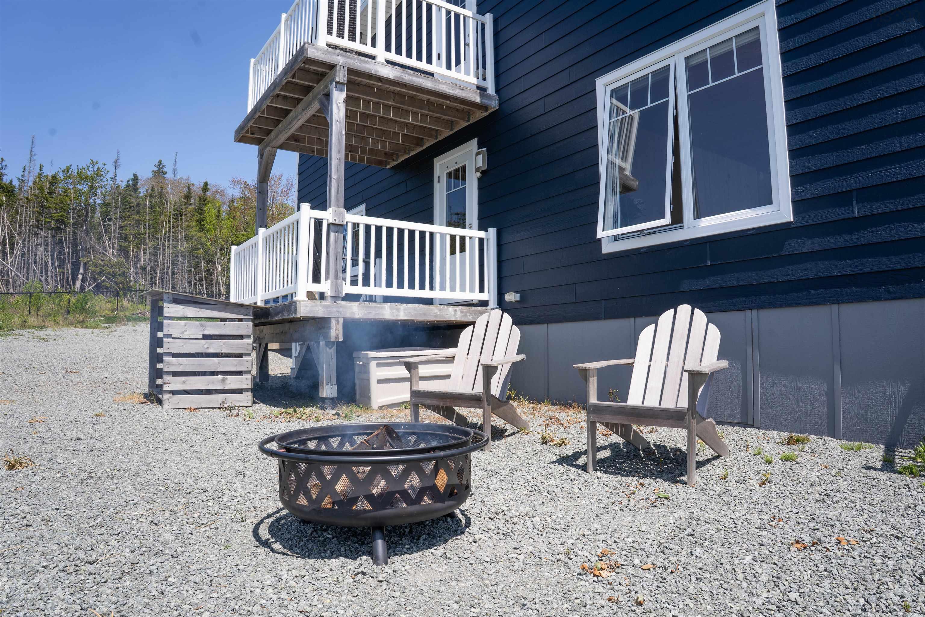 $1,098,000.00: 122 Peter Sosna Drive, Macnabs Cove