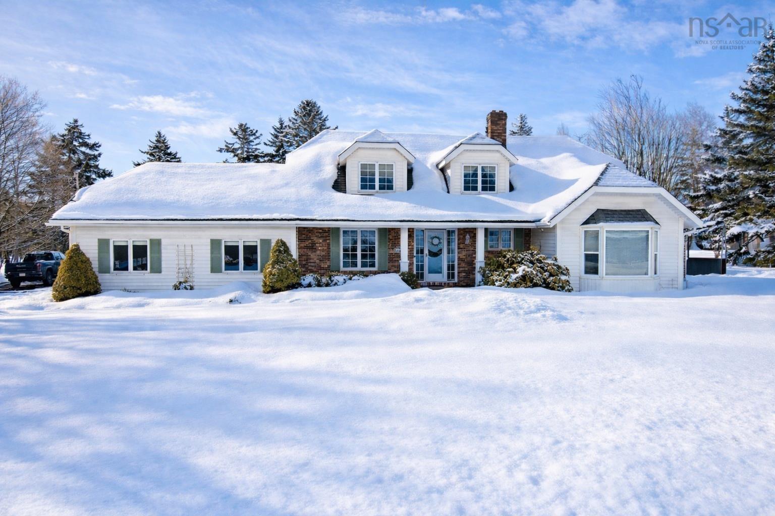 $579,900.00: 185 D'Orsay Road, East Amherst