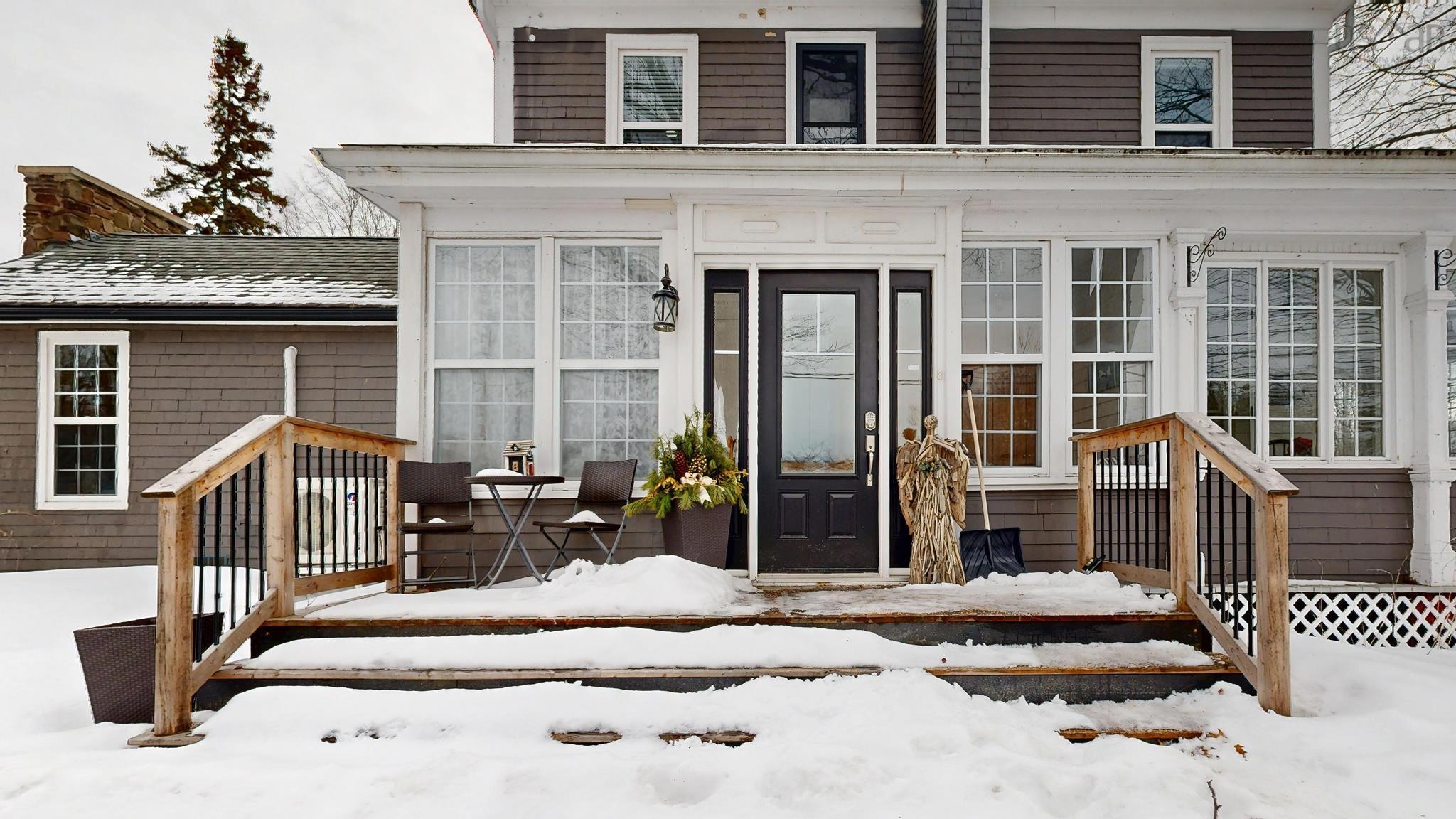 $574,900.00: 1484 Bridge Street, Kingston