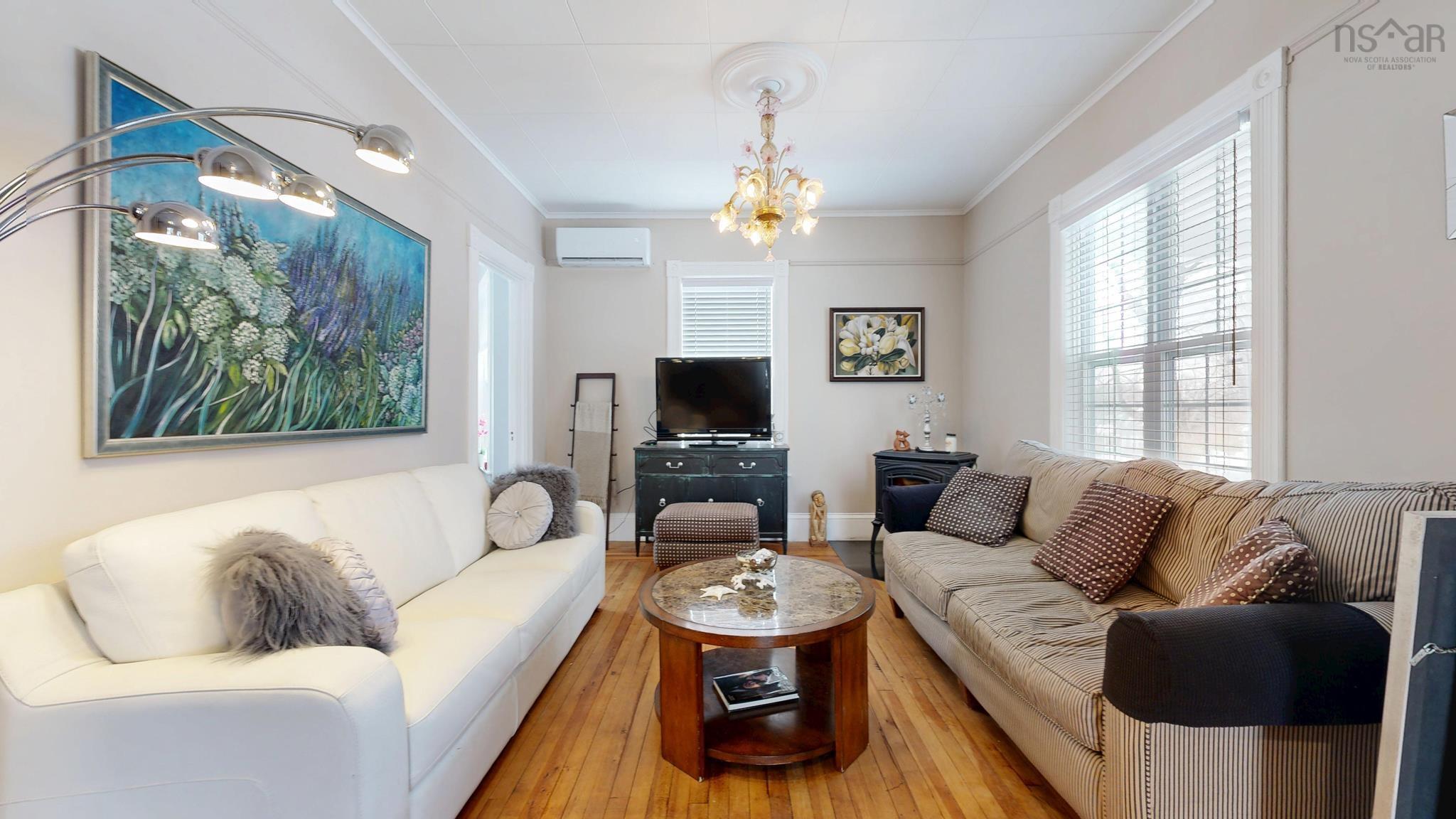 $574,900.00: 1484 Bridge Street, Kingston