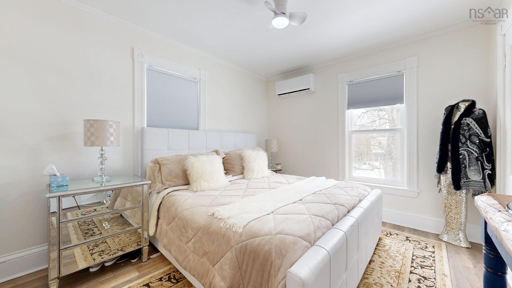 $574,900.00: 1484 Bridge Street, Kingston