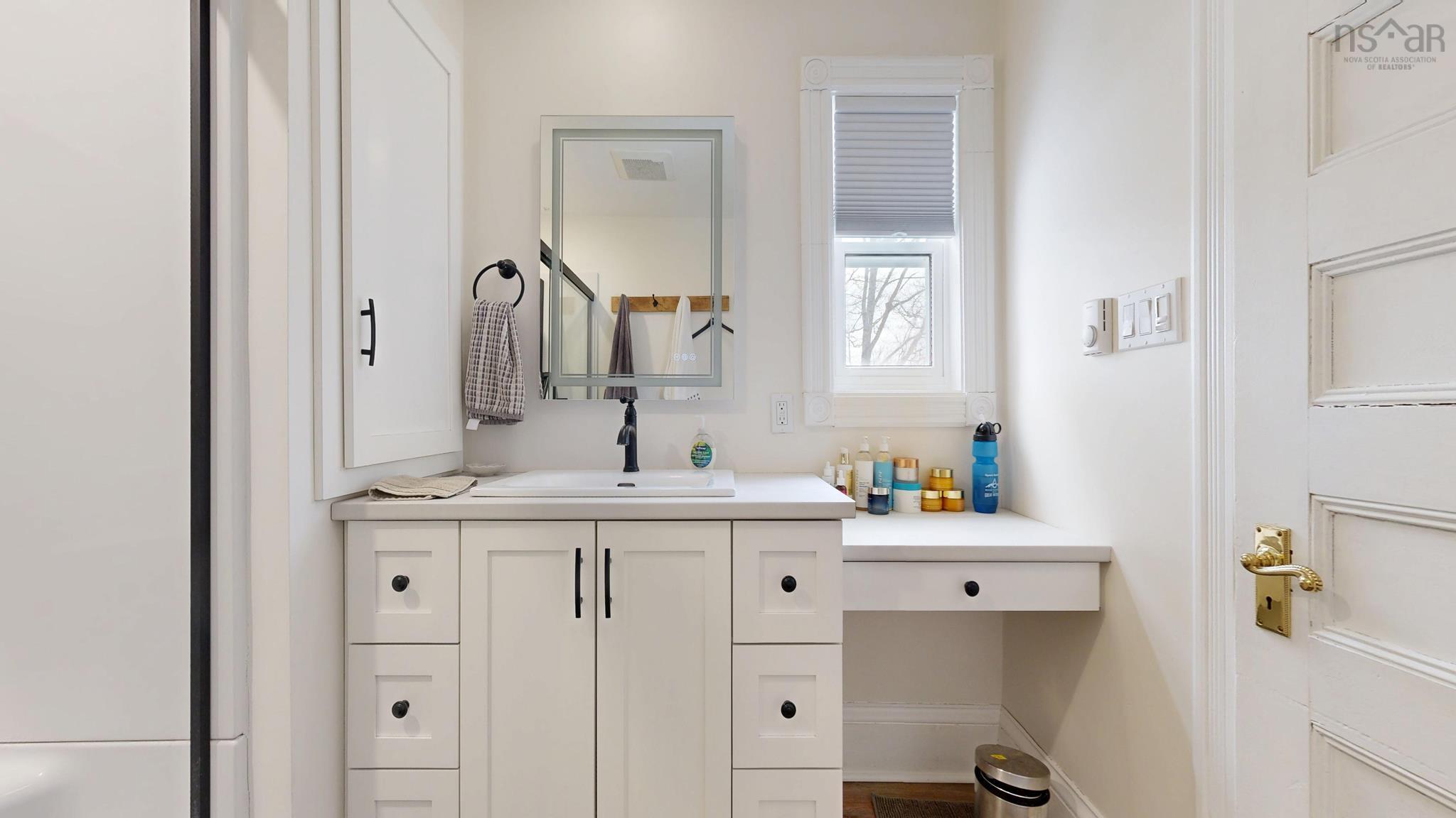 $574,900.00: 1484 Bridge Street, Kingston