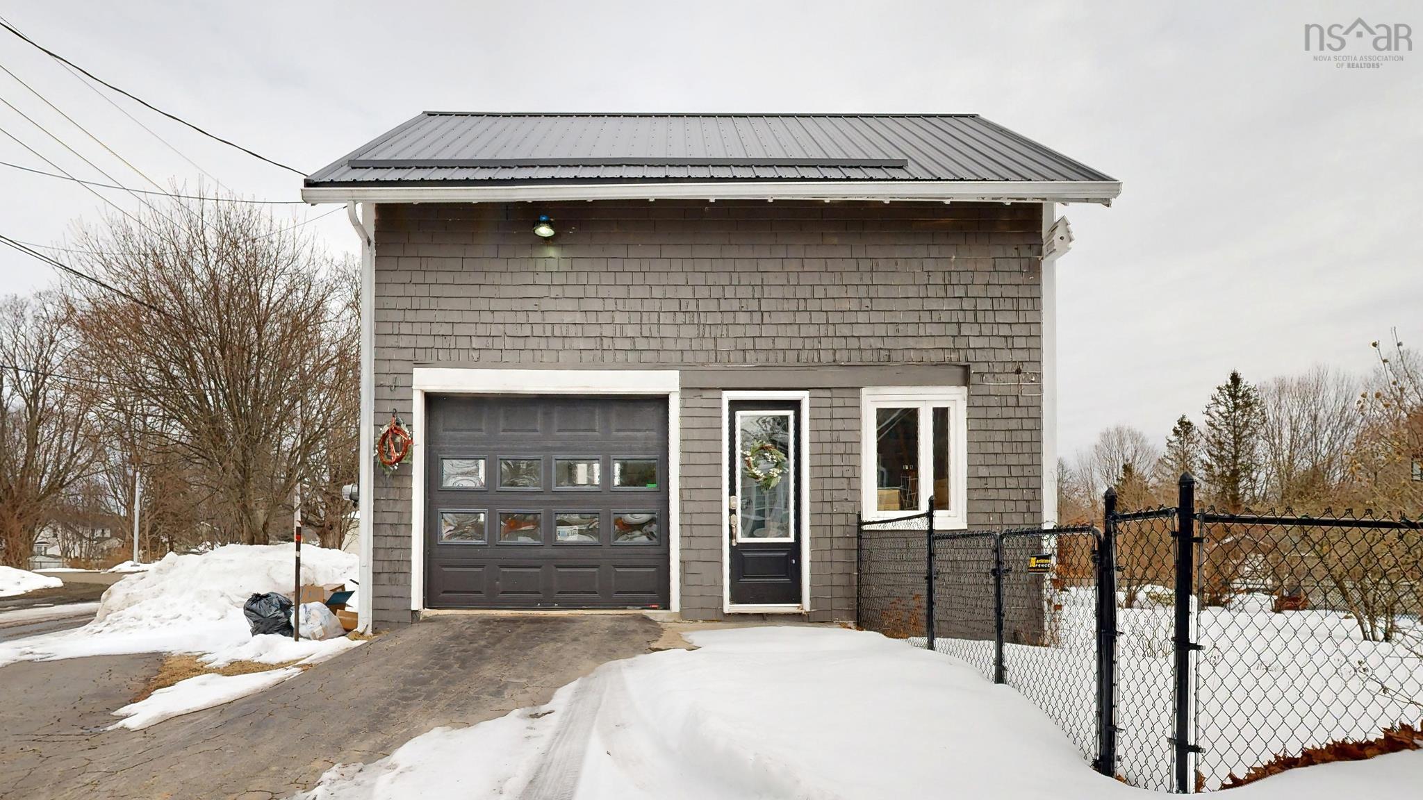 $574,900.00: 1484 Bridge Street, Kingston