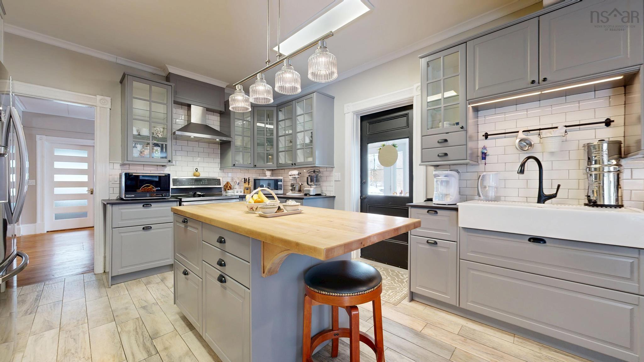 $574,900.00: 1484 Bridge Street, Kingston