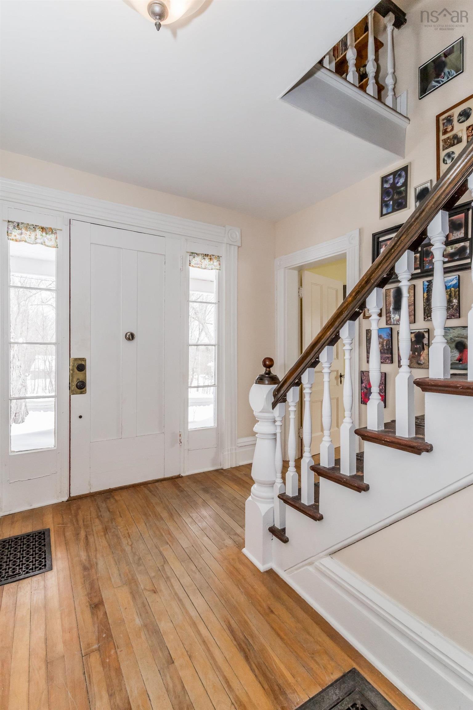 $524,900.00: 1665 Highway 362, Victoria Vale